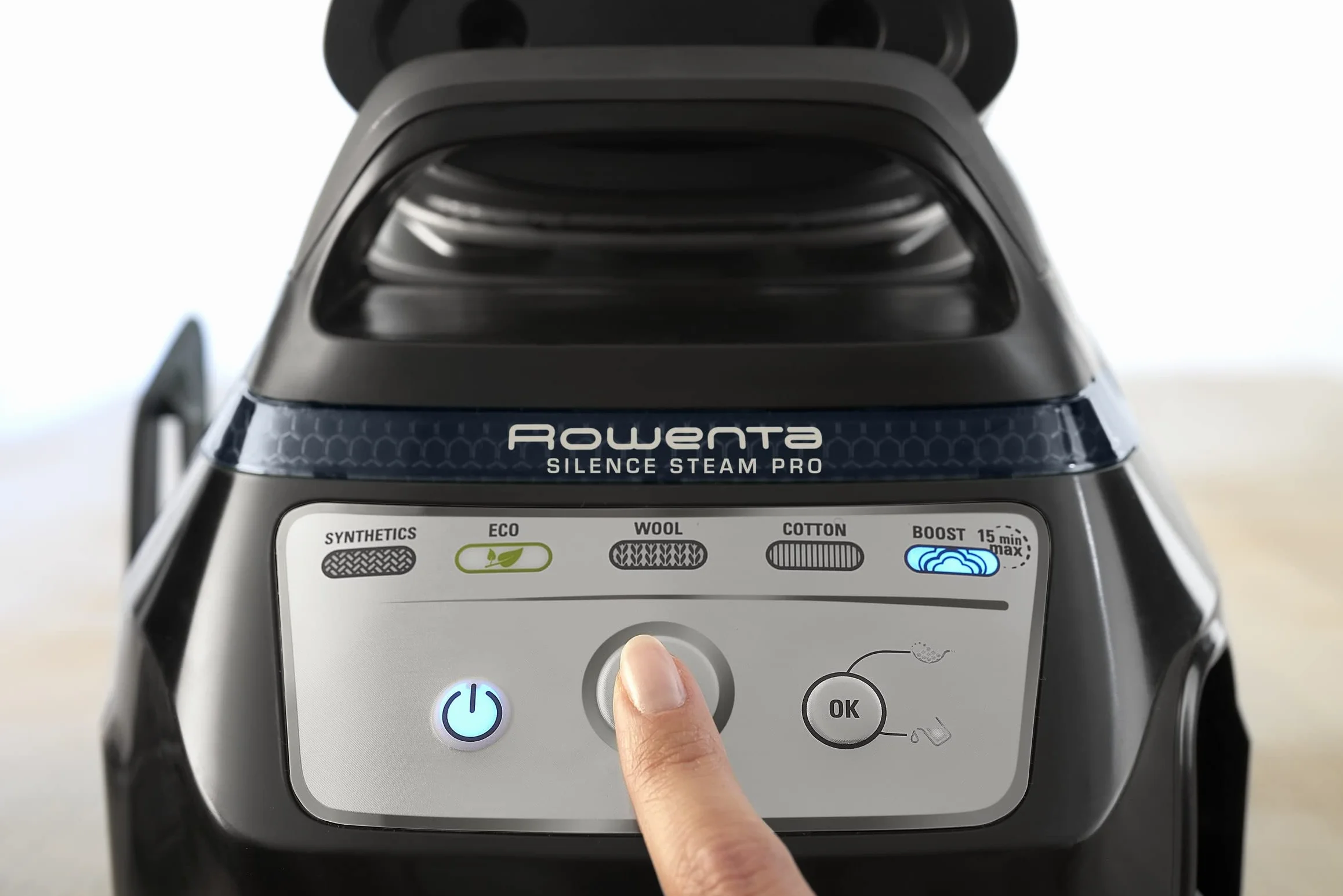 Rowenta Silence Steam Pro Dg9248 Żelazko z Generatorem Pary, Czarny/Zielony, 1300 ml