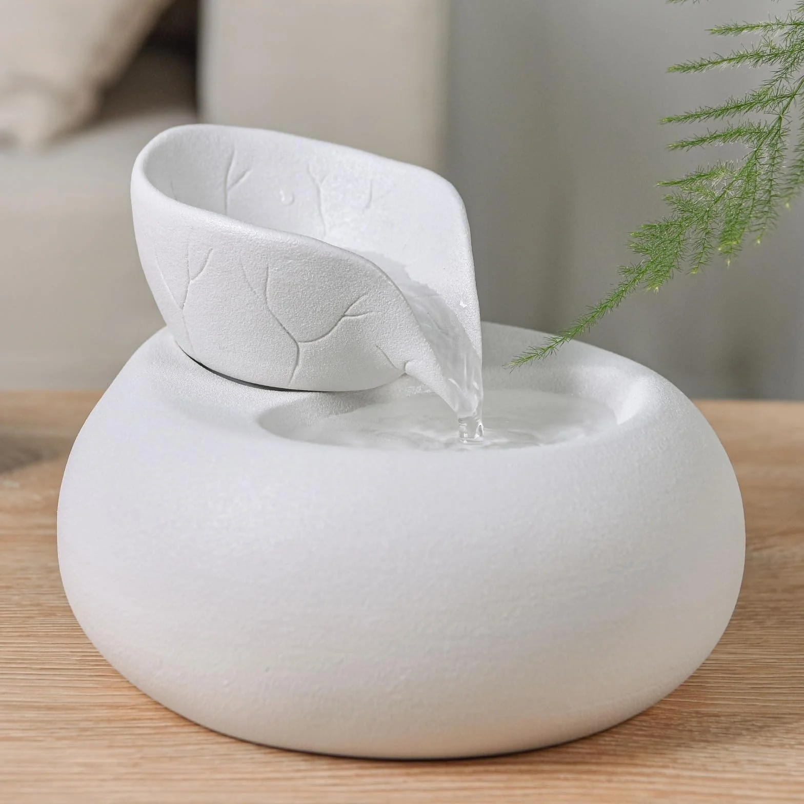 Fontanna Zwierzęta Crystal Line Toby Ze Szkła i Ceramiki z Oświetleniem LED i Pompą