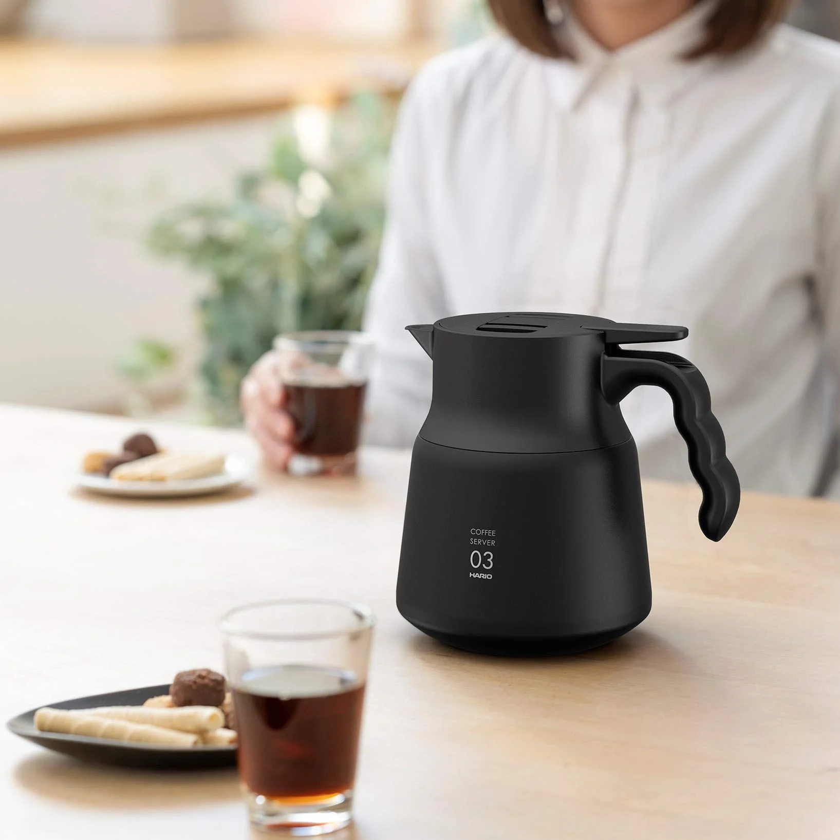 Hario V60 Insulated Metal Server Plus, 600 ml, czarny