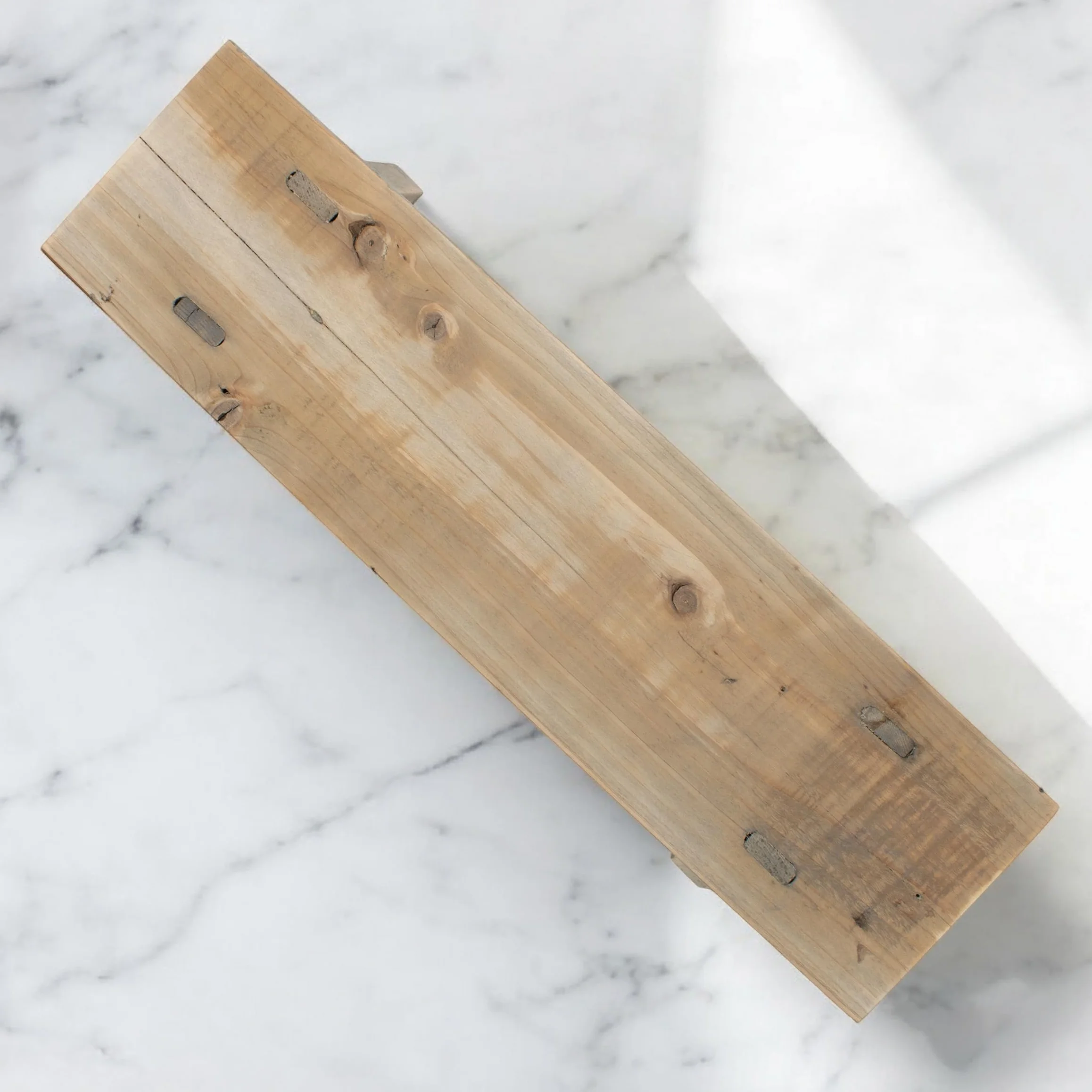 Spetebo Drewniana dekoracyjna ławeczka na kwiaty – 58 x 27 x 22 cm – drewniana ławka ogrodowa, stojak na rośliny, kwietnik