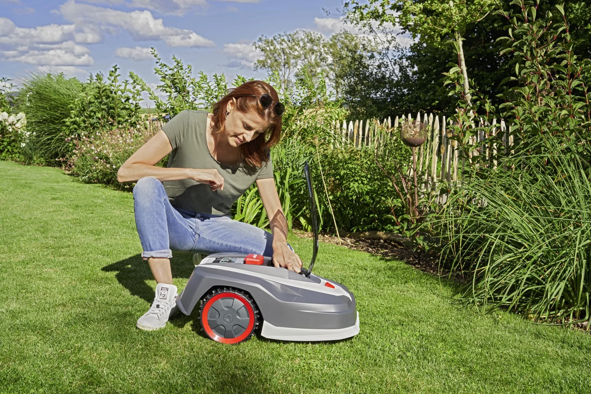 AL-KO Robolinho® robot koszący Robolinho® 550 W, szerokość cięcia 20 cm, akumulator litowo-jonowy 20 V/2,5 Ah, do powierzchni do 550 m², maks. zdolność pokonywania wzniesień 45%, bardzo cicha praca 60