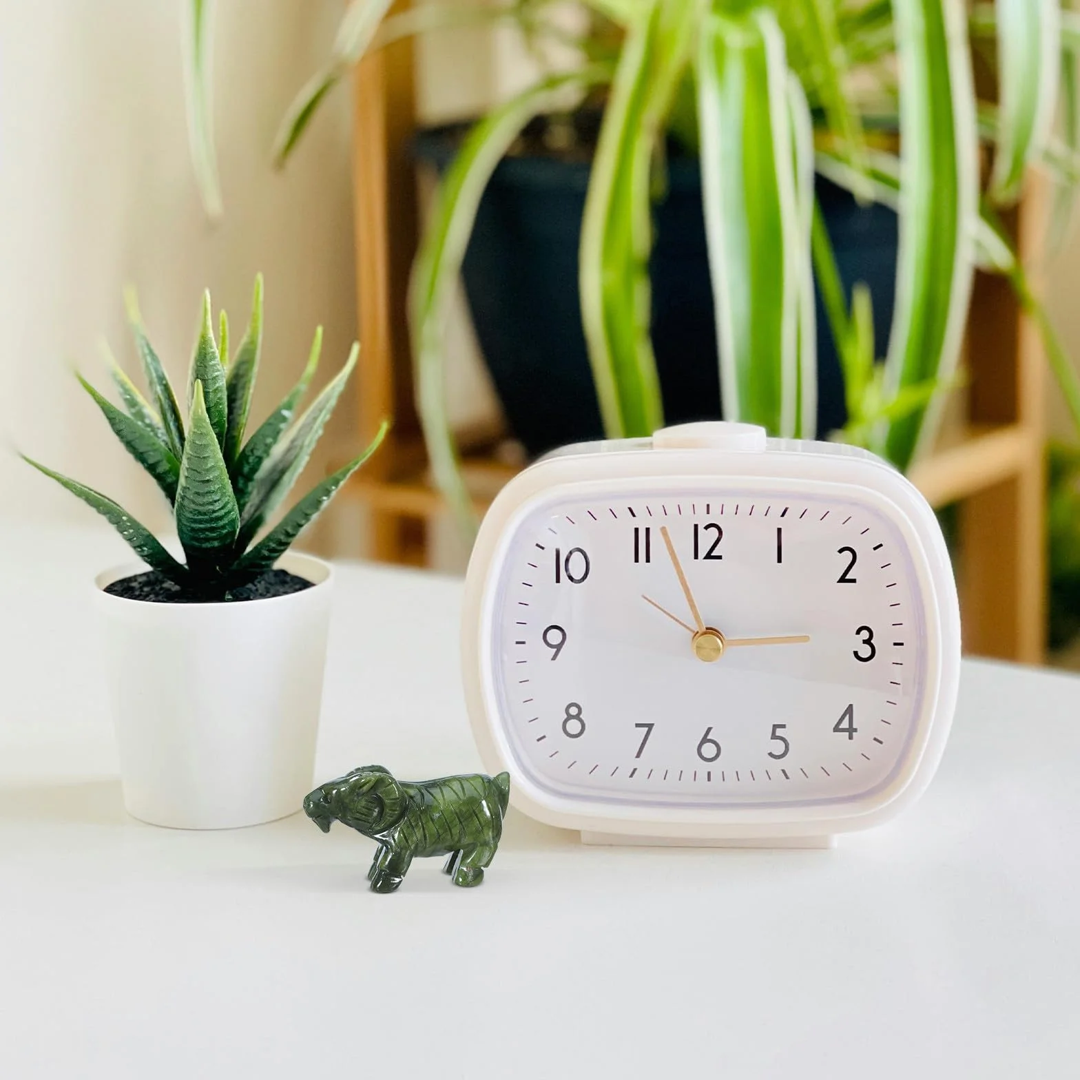Jadeitowa figurka barana: figurka owcy w stylu Feng Shui – chińska rzeźba zodiaku przynosząca szczęście i sukces – ręcznie wykonana zwierzęcia z jadeitu na półkę biurkową i do wystroju