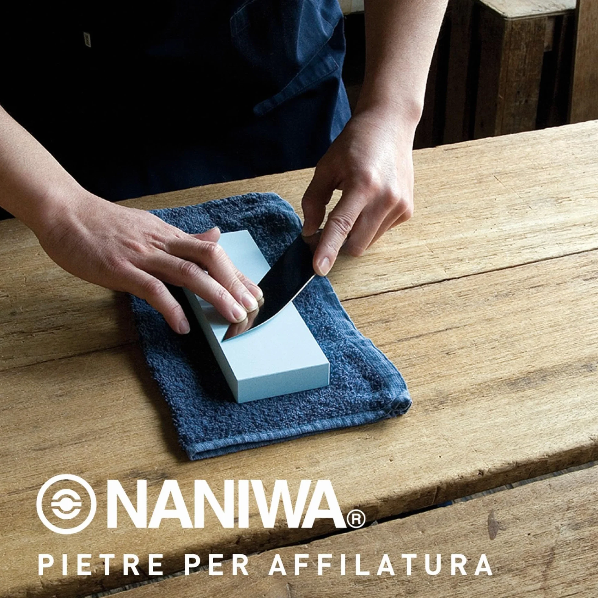 Sanelli Ambrogio, Naniwa Super Stone, profesjonalny kamień do ostrzenia noży, surowe ziarno #220, idealny do naprawiania rozdrobnionych ostrzy, o wysokiej sile polerowania, Splash&Go, Made in Japan