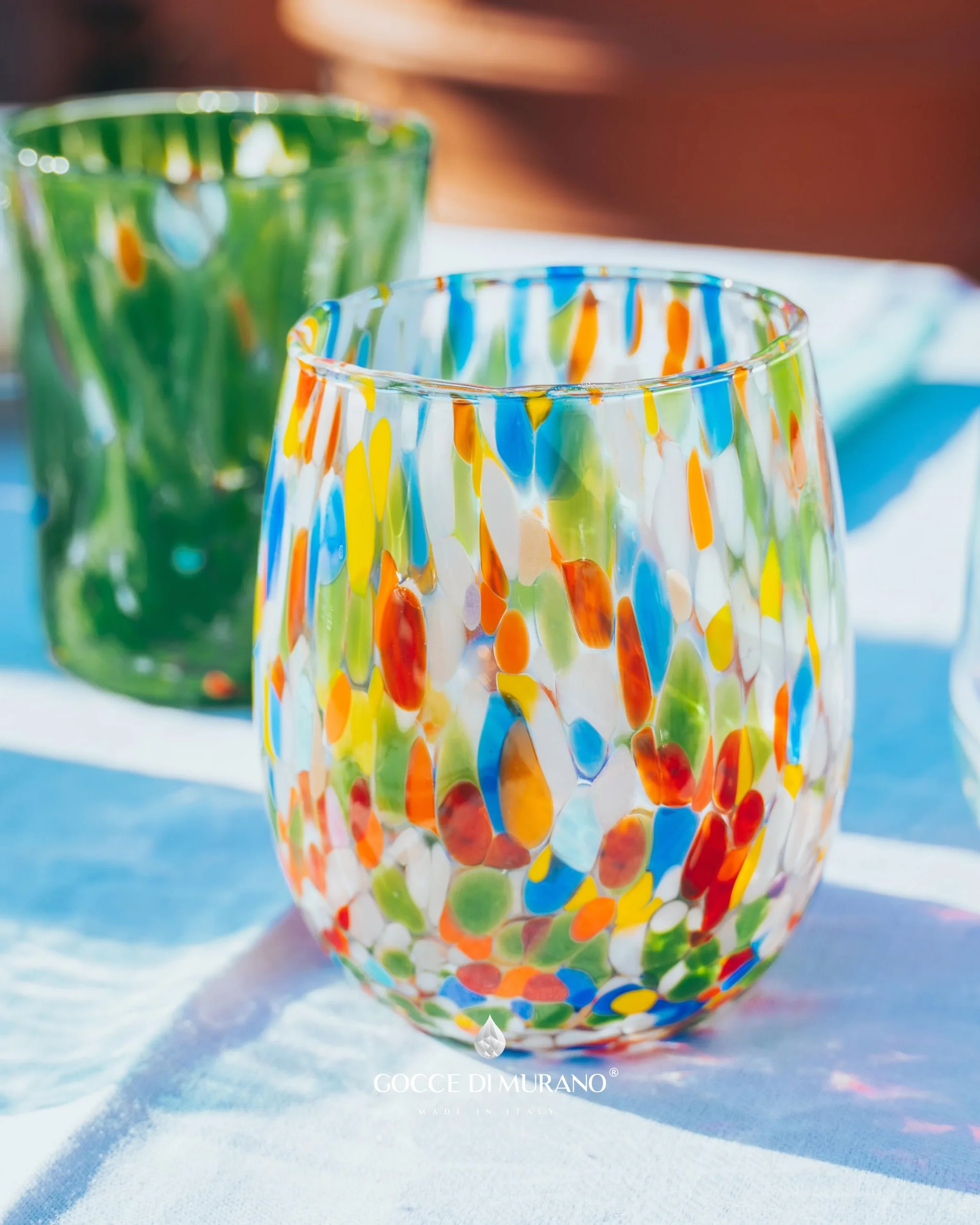 Gocce di Murano 6 szklanek na wodę przetwarzanych zgodnie z tradycją rzemieślników z Murano, dmuchany i ręcznie robiony kubek 300 ml - tęczowe szkło na wodę deszcz