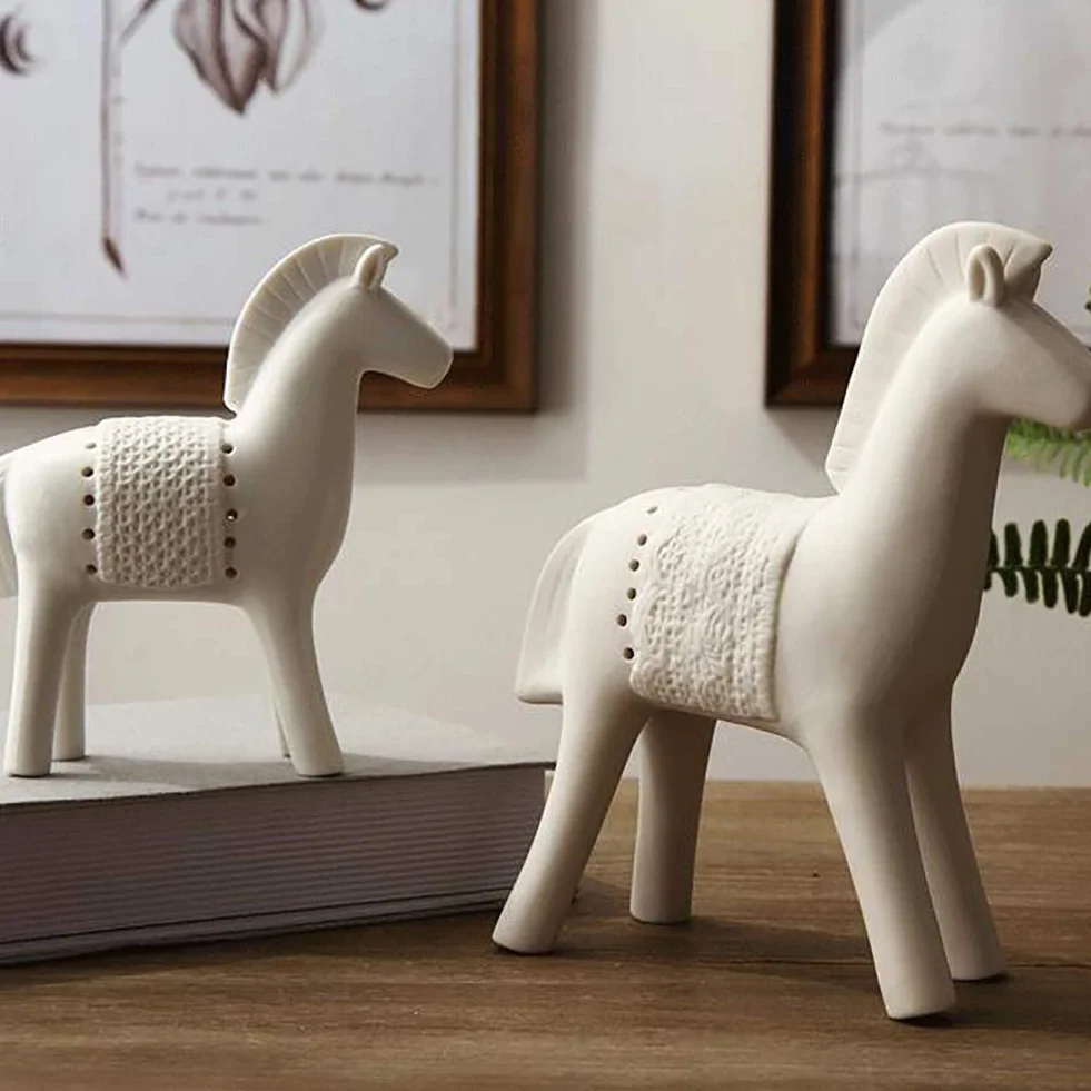 Rzeźba konia, ceramiczne posągi zwierząt, śliczne rękodzieło dekoracyjna figurka do dekoracji biura domowego, dla miłośników zwierząt, biały 2-częściowy zestaw prezent