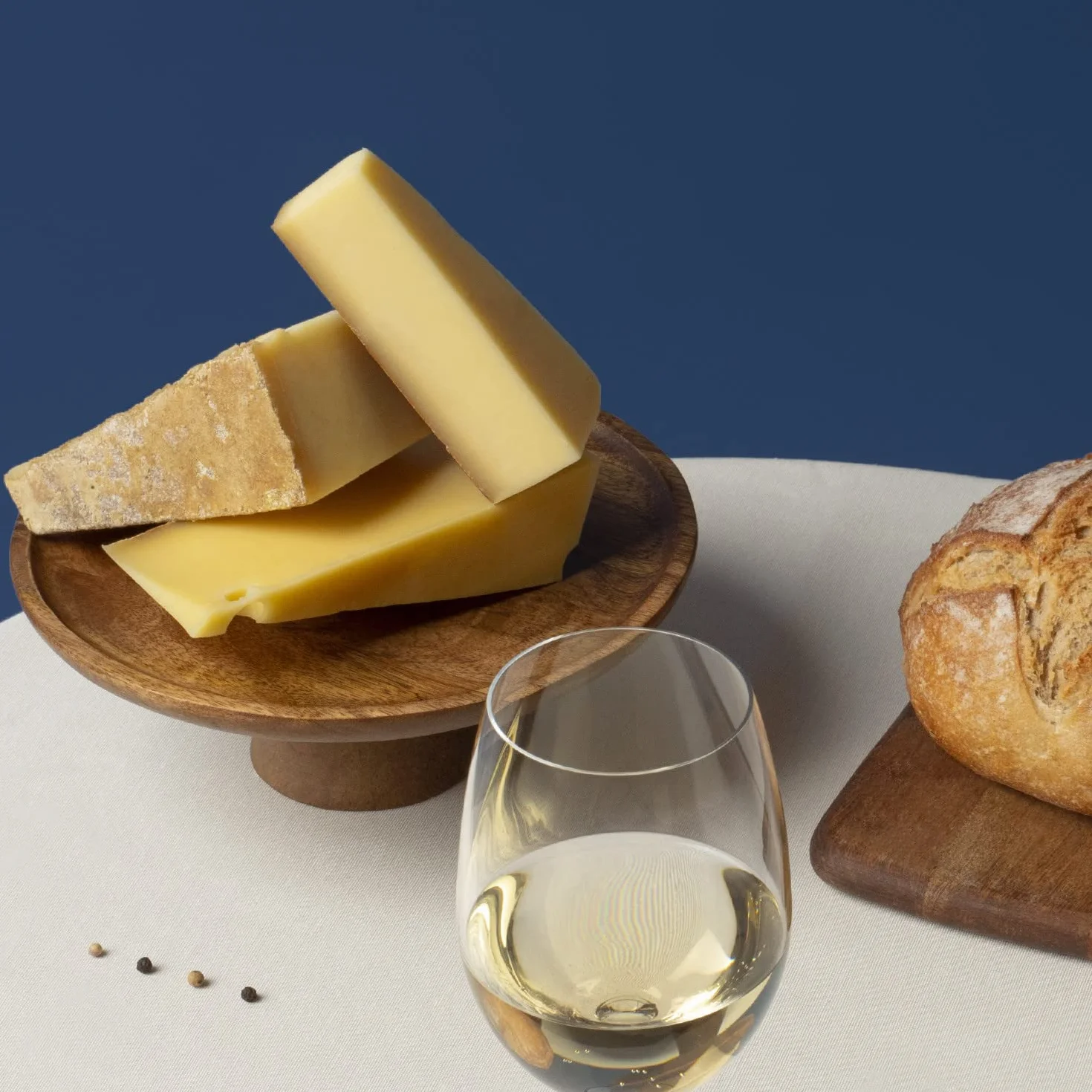 Zestaw żeliwnych Fondue dla 4 osób Mount Joly, do sera i czekolady, pokrywa zapobiegająca rozpryskiwaniu, 4 widelce z uchwytami z drewna bukowego, pojemność 1,2 l