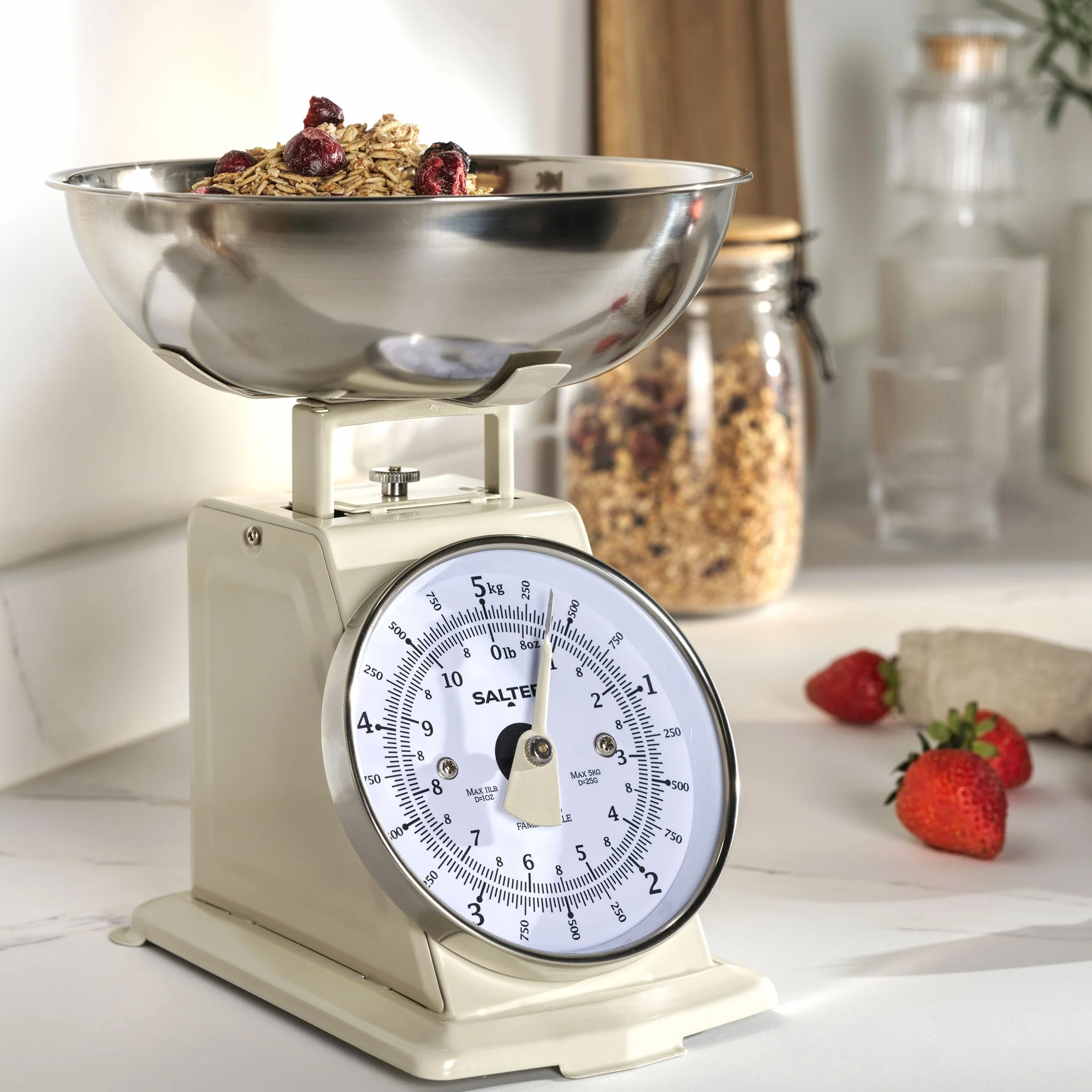 Salter SA00562CFEU12 Ponadczasowa mechaniczna waga kuchenna – pojemnosc 5 kg, miska nadajaca sie do mycia w zmywarce o pojemnosci 1 litra, skala do pieczenia, klasyczny design, duza tarcza cyfrowa