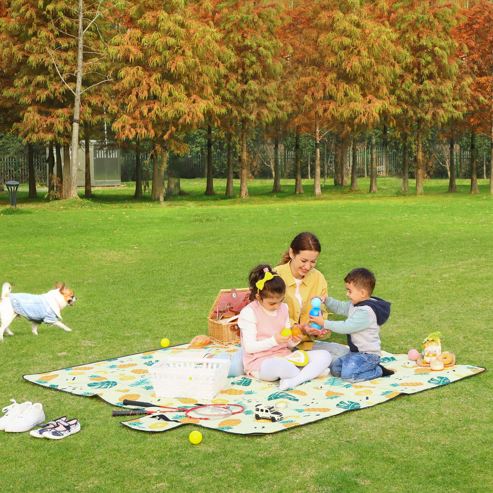 SONGMICS Couverture de Pique-Nique, 200 x 200 cm, Tapis de Plage, Grand, pour Camping, Parc, Cour, extérieur, Surface imperméable, Lavable en Machine, Pliable, Motif Ananas GCM087Y01