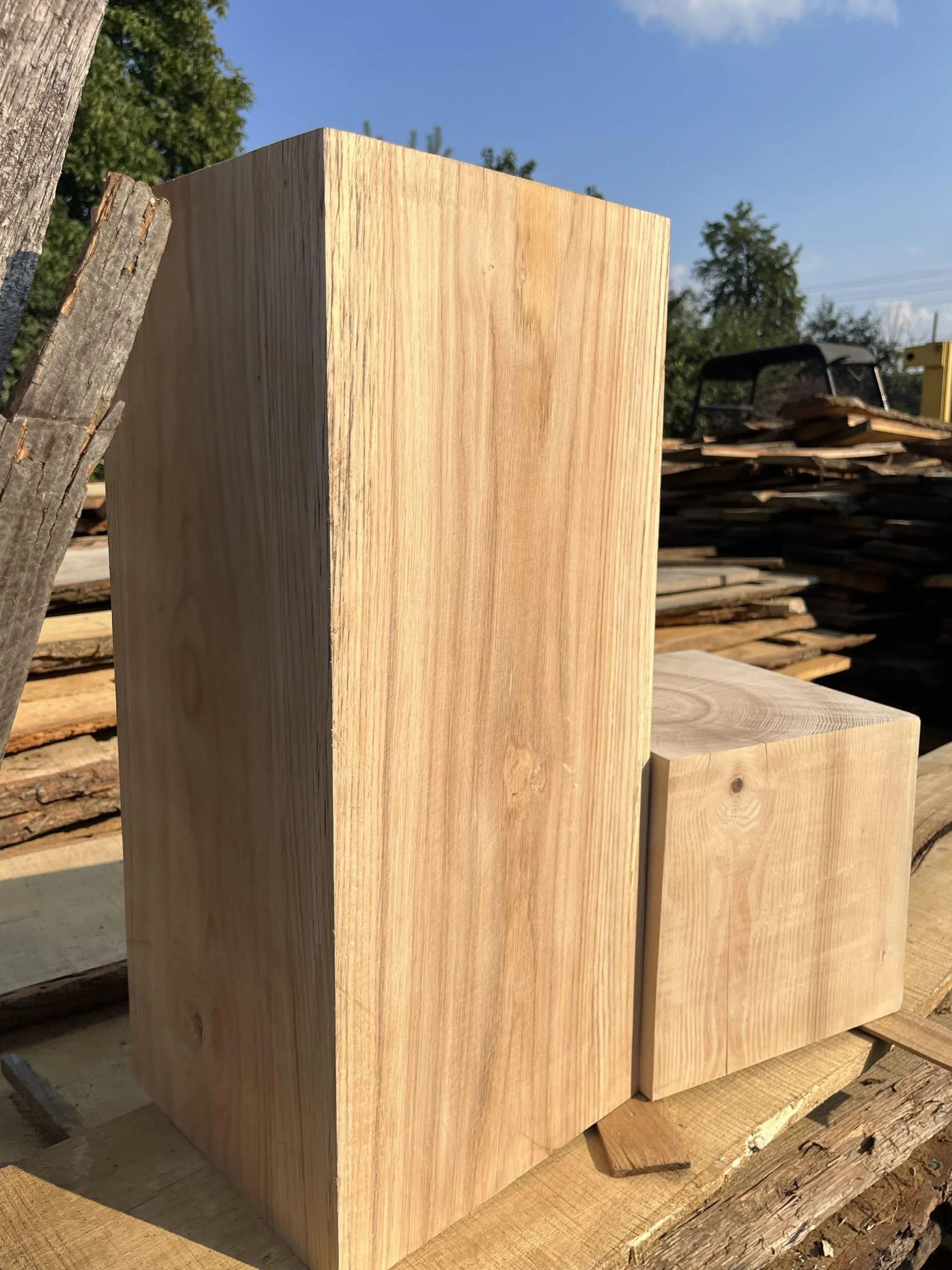 Jesionowe klocki, klocki z litego drewna jesionowego 20x20x...cm, kolumny jesionowe, klocki dekoracyjne drewniane, stojak na kwiaty, naturalny produkt, rustykalny styl, rękodzieło (20x20x45cm)