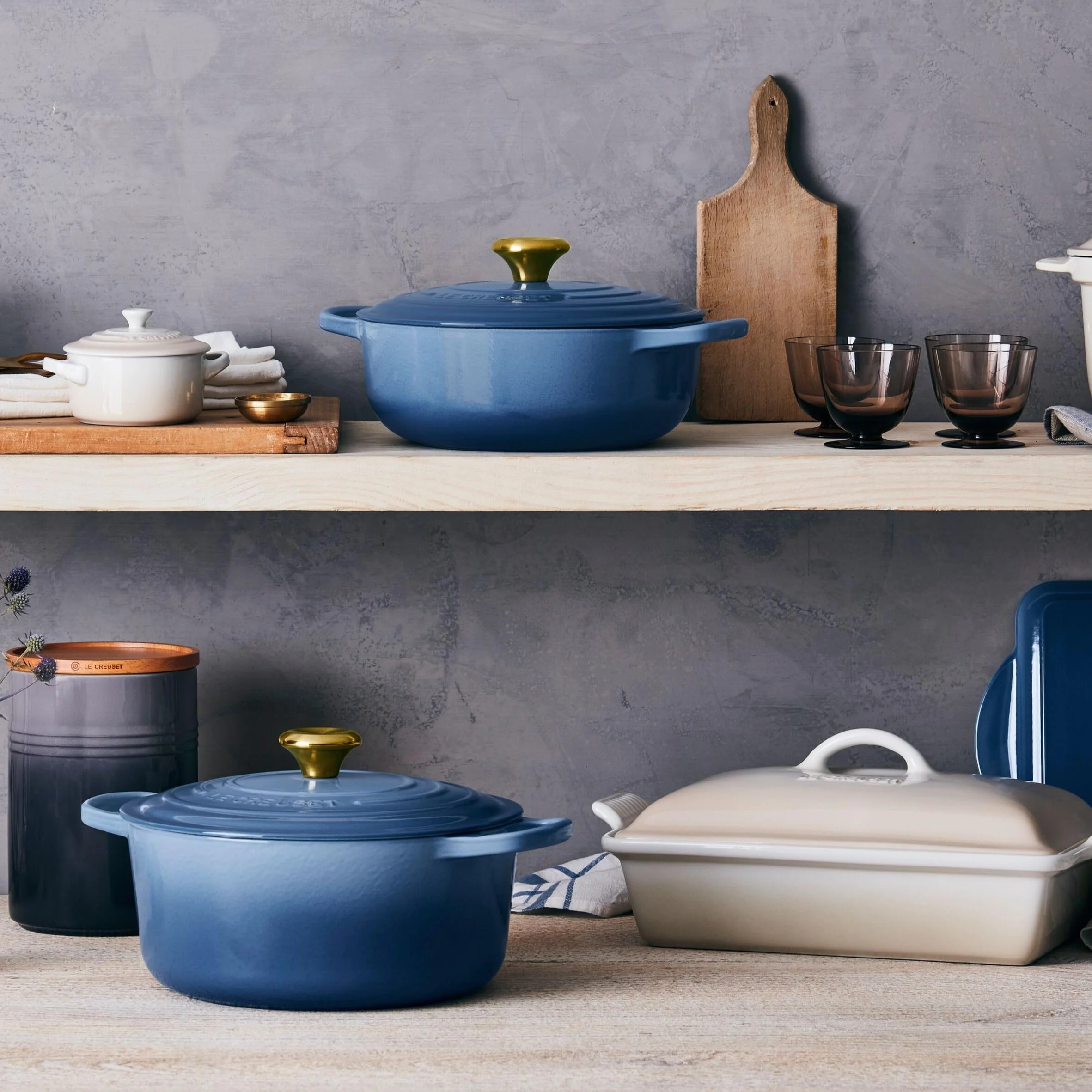 Le Creuset Okrągła Brytfanna Żeliwo, Ø 20 cm, Okrągła, Nadaje się do wszystkich rodzajów płyt grzewczych i indukcyjnych, Tom: 2,4 l, 3,092 kg, Chambray, 21177204344441