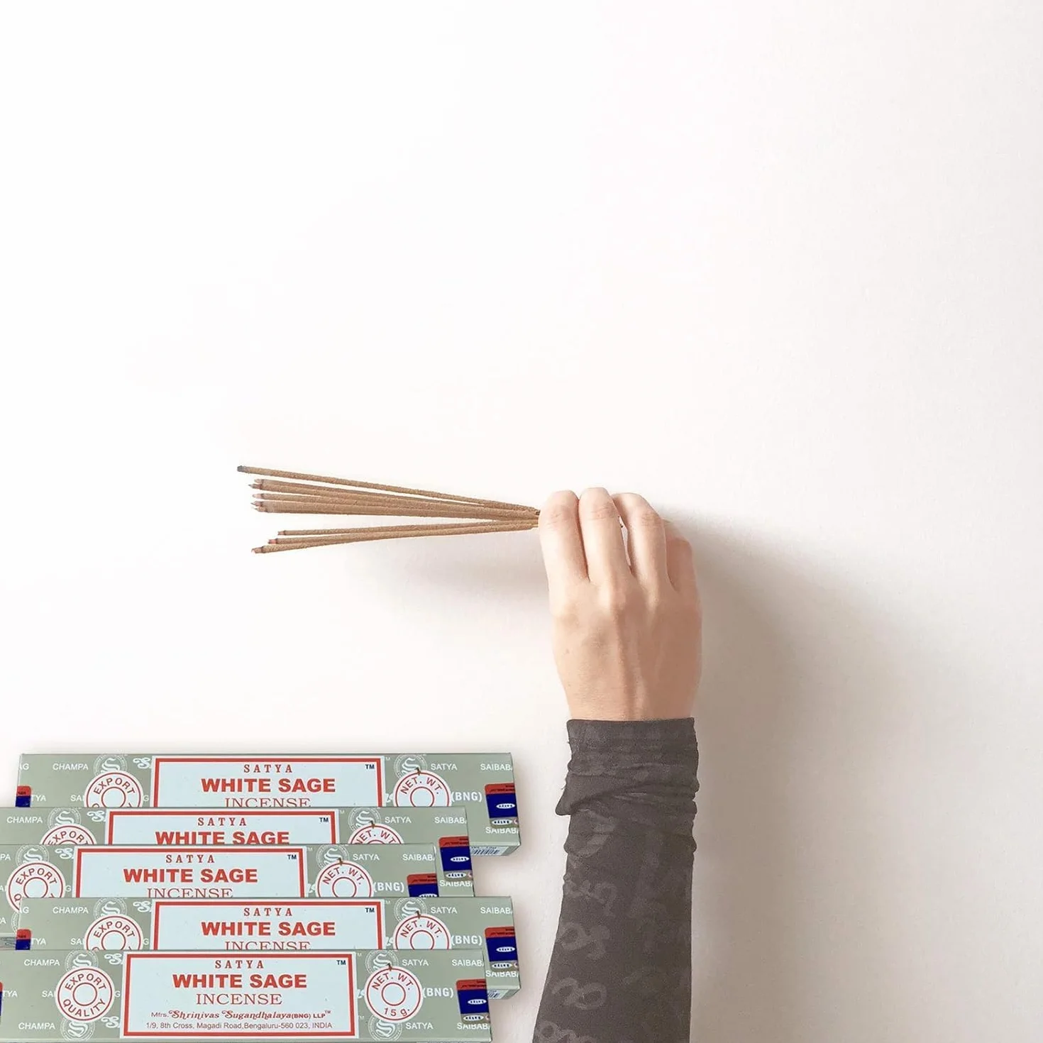 Satya Nag Champa biała szałwia kadzidełka - 12 opakowań x 15 gramów od Satya