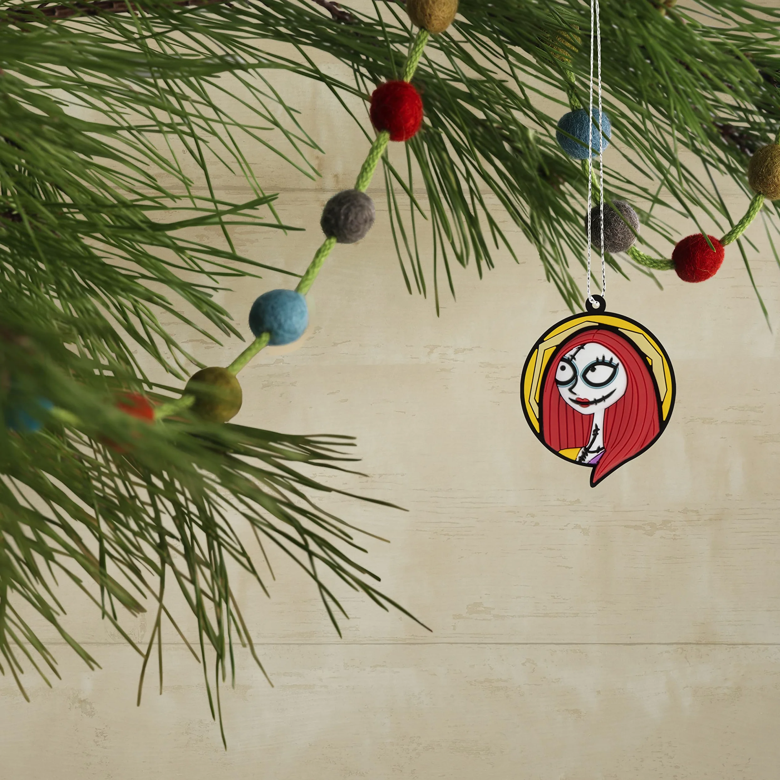 Hallmark Disney Tim Burton's Koszmar przed Bożym Narodzeniem 12,7 cm miniaturowa ozdoba na choinkę i mini ozdoby 4,3 cm, zestaw 5 sztuk, nietłukące się