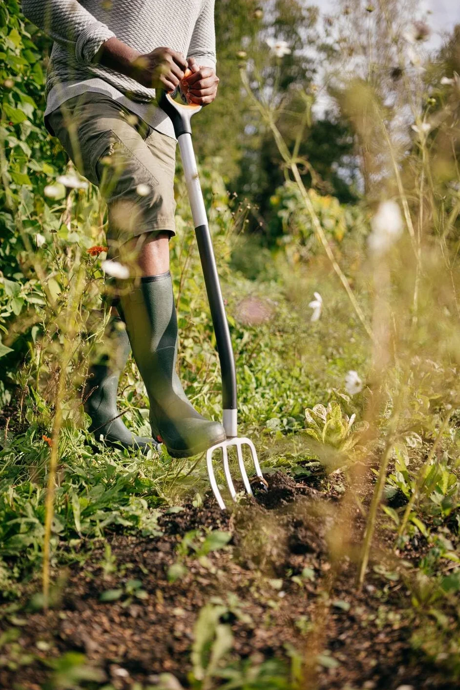 Fiskars Widły szpadlowe do twardych, kamienistych gleb, z 4 zębami, długość: 120 cm, zęby stali / trzonek z tworzywa sztucznego wzmocnionego włóknem szklanym, czarny/pomarańczowy,