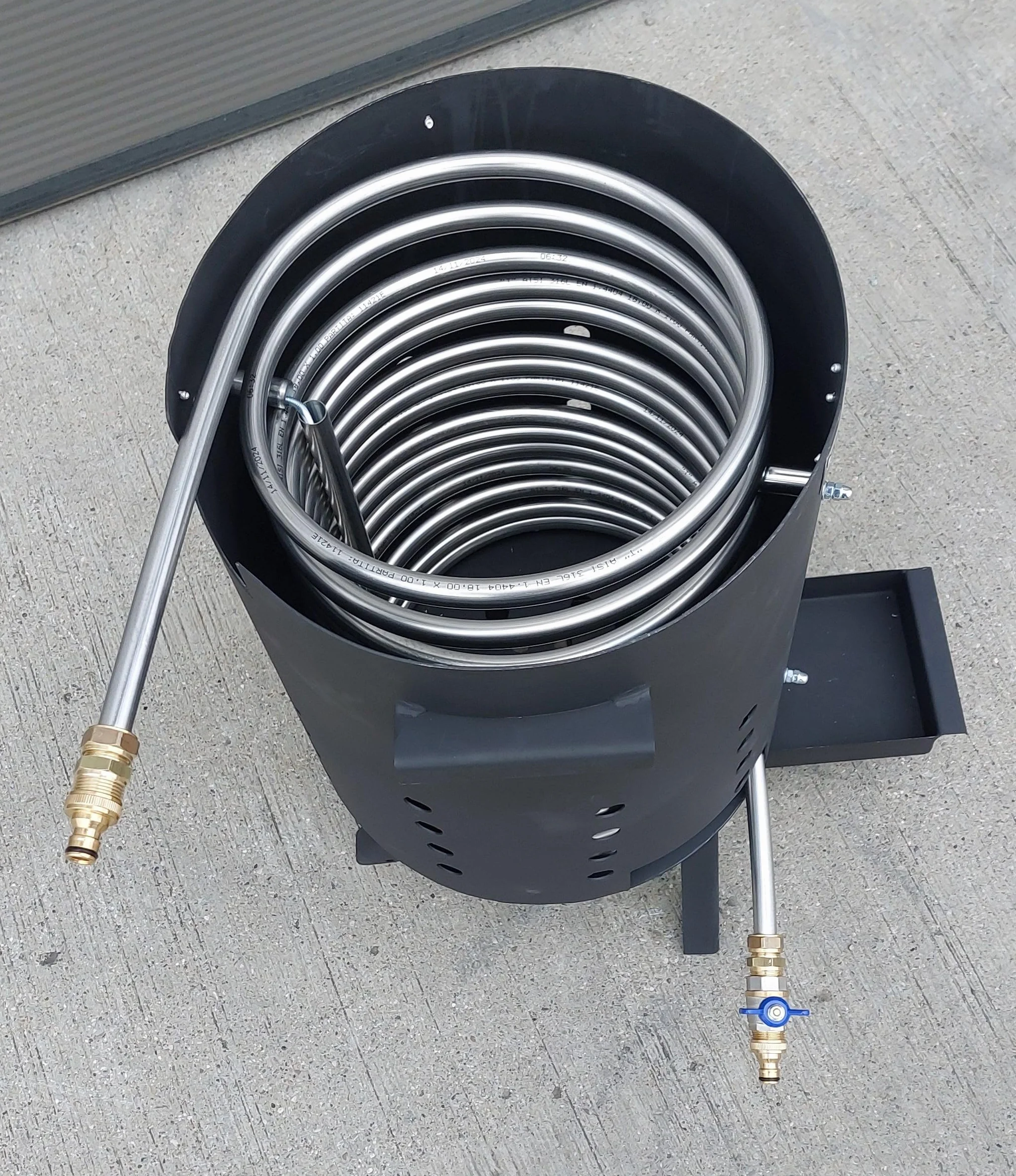 Grzejnik do basenu Feuertonne z 15-metrowym wężem spiralnym ze stali nierdzewnej 18x1mm AISI 316L z przyłączem Gardena