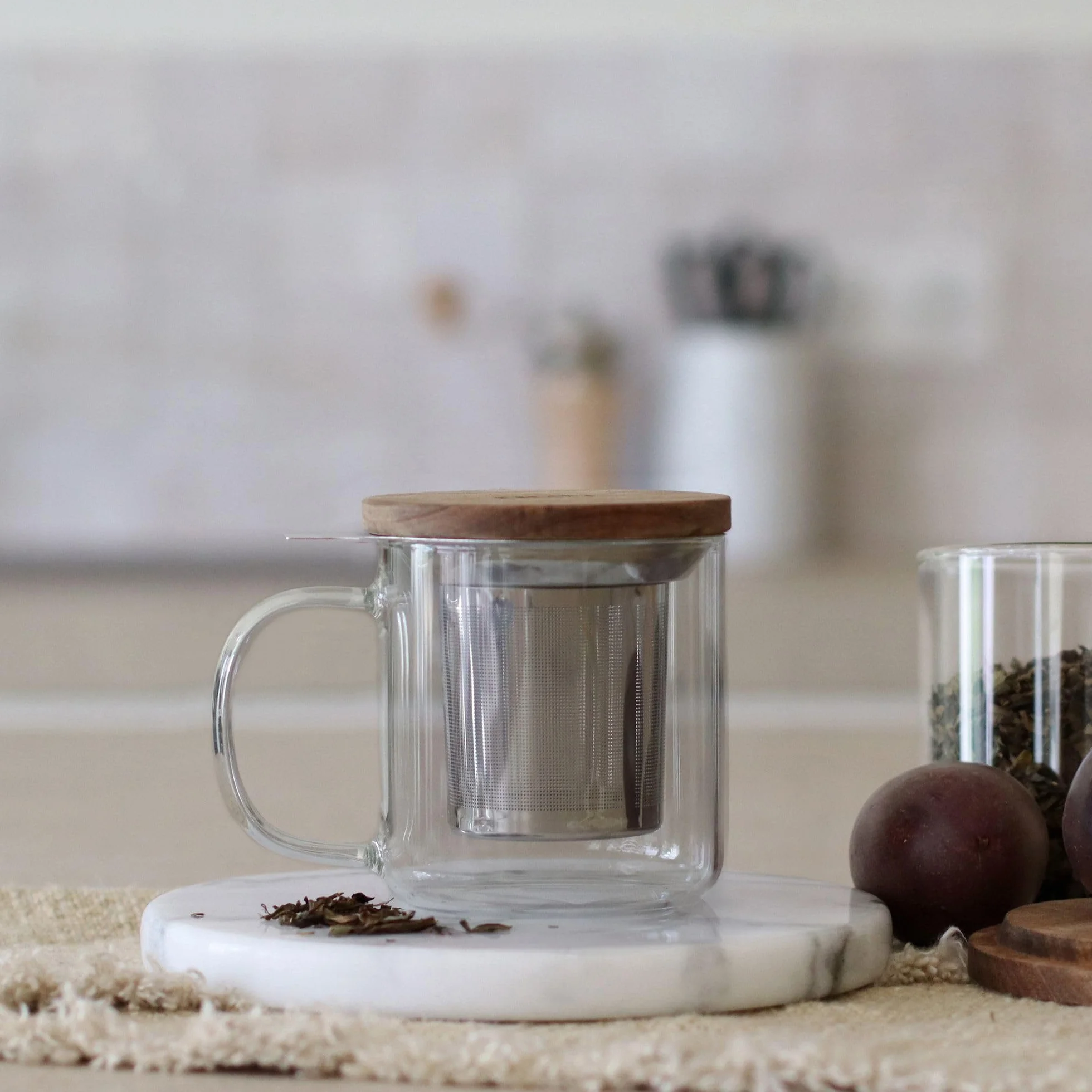 OGO LIVING - Szklany Kubek Do Herbaty Ziołowej 300ml - 7912103 - Idealny Do Naparów i Rooibos - Z Pokrywką z Drewna Akacjowego