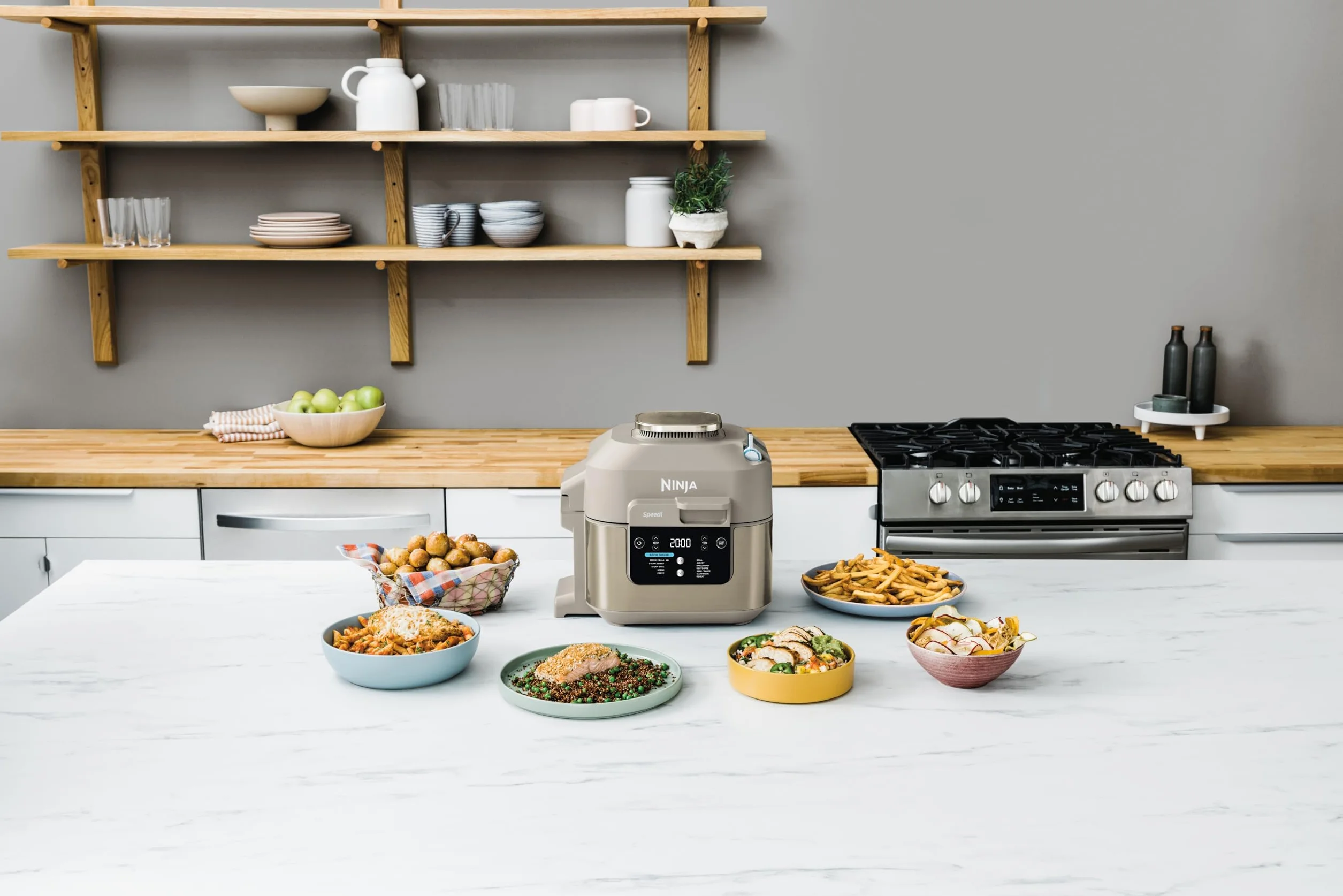Ninja Speedi 10 w 1, frytkownica beztłuszczowa i multicooker, 5,7 l, parowar, grill, ciasta, pieczenie, smażenie, wolnowar, posiłki dla 4 osób w 15 minut, zzłoty odcień kamienia, ON500EUSTGD