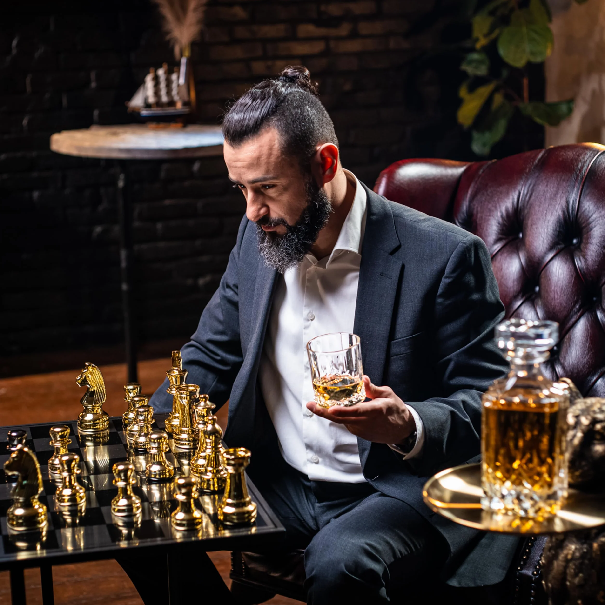 WHISISKEY Zestaw Szklanki do Whisky - Zestaw Prezentowy Whisky - Szklanek do Whiskey - Prezenty dla Mężczyzn - Pudełko Prezentowe, 4 Szklanki na Whisky 310ML, 8 Kamienie do Whisky, Akcesoria