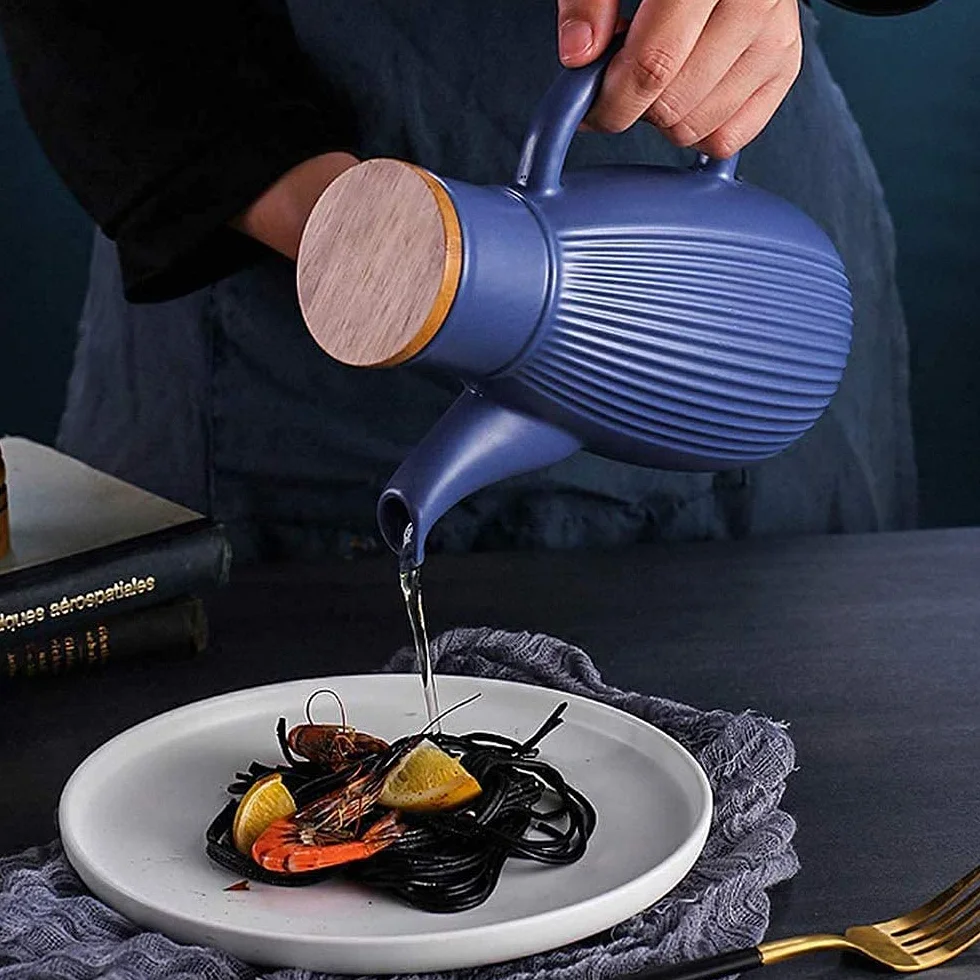 Porcelanowy dozownik do oliwy z oliwek i sosu (biały 750 ml)