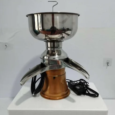 Maszyna do separacji śmietany mlecznej, regulowana prędkość 9800-11000 obr./min i pojemność 50 l/h, do przetwarzania produktów mlecznych