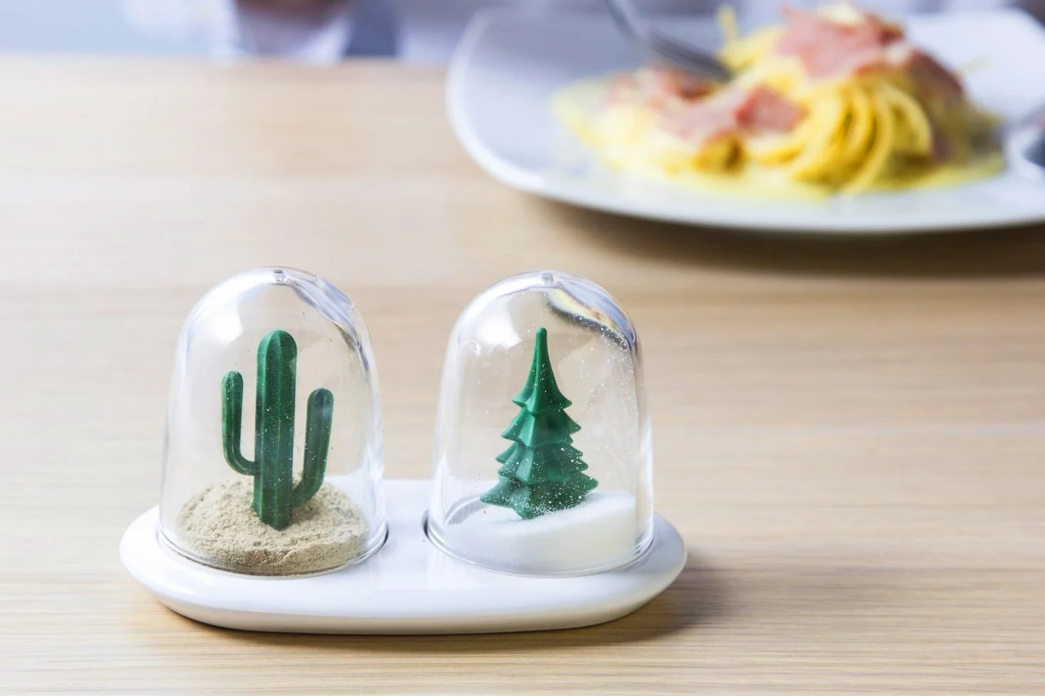 Qualy cruet solniczka i pieprzniczka zima i lato 9005200 (import z Japonii/opakowanie i instrukcja są napisane w języku japońskim)