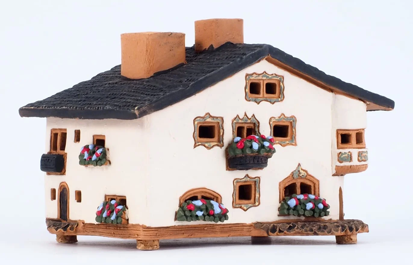 Ceramiczny domek świetlny, rękodzieło, miniaturowa artystyczna skrzynka na biżuterię w Seefeld, Austrii, A237AR