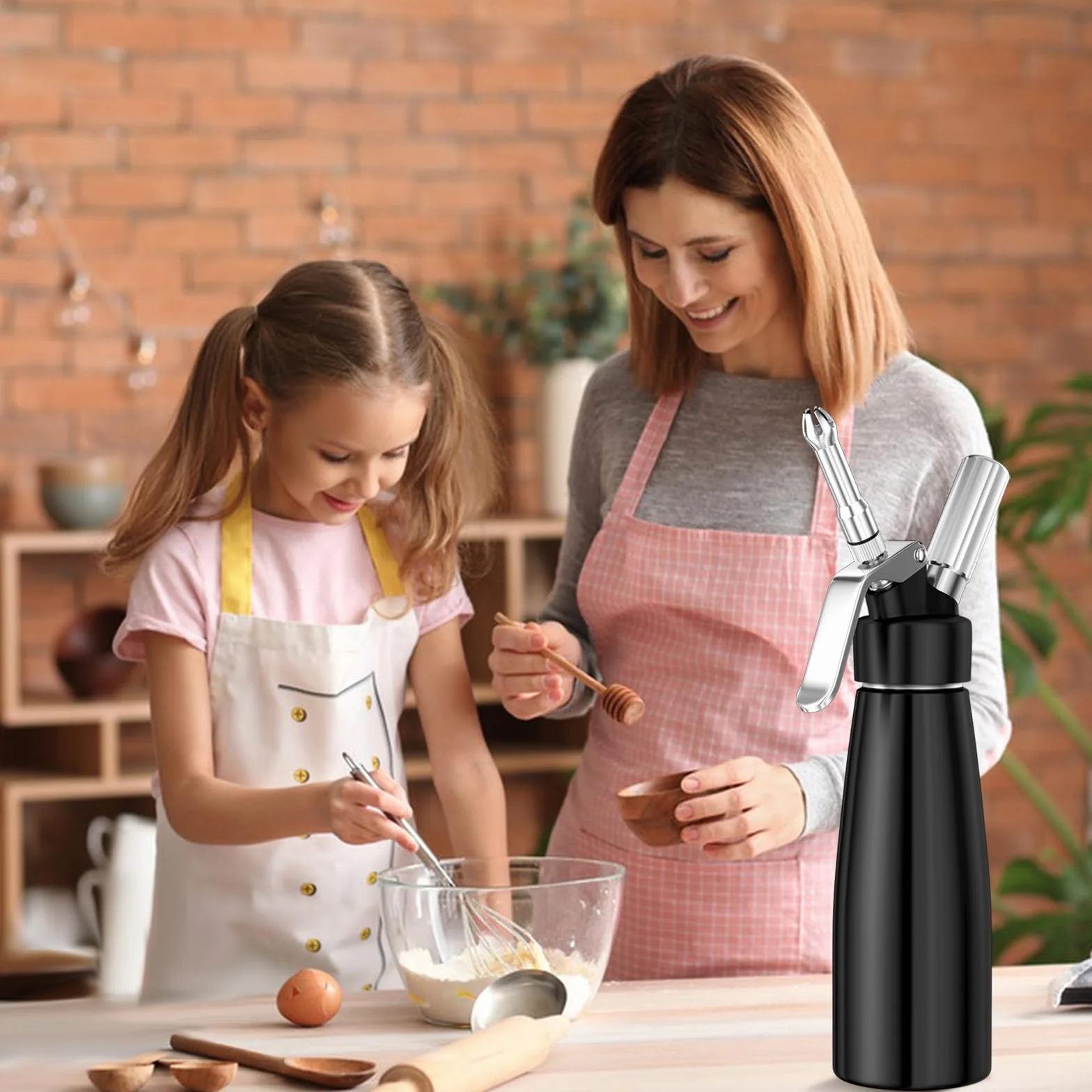 Newaner Syfon do bitej śmietany 500 ml, z aluminium, z 3 końcówkami ze stali nierdzewnej, 1 szczotka do czyszczenia, do dekoracji tortów urodzinowych, ciast, lodów i deserów