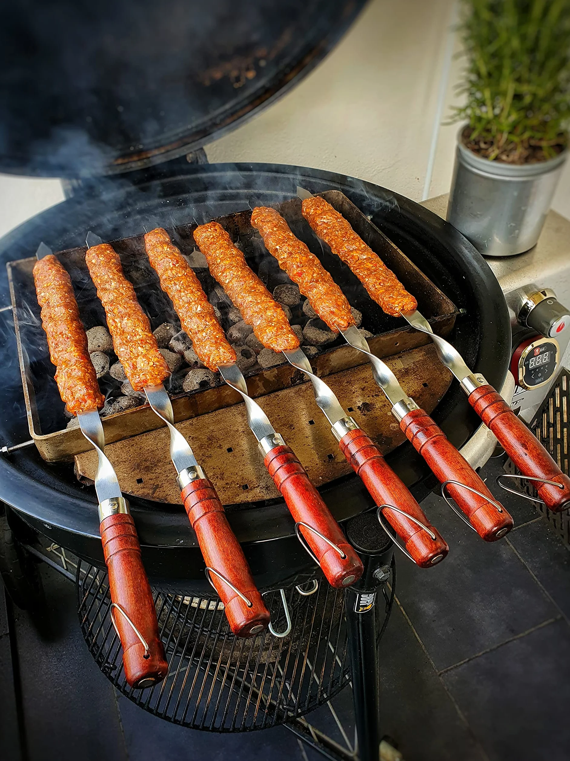 6 szpikulców do grilla ze stali nierdzewnej z drewnianym uchwytem – długość 60 cm / szerokość 2 cm / grubość 2 mm – Lula Lulu Kebab Adana Tschelo Köfte