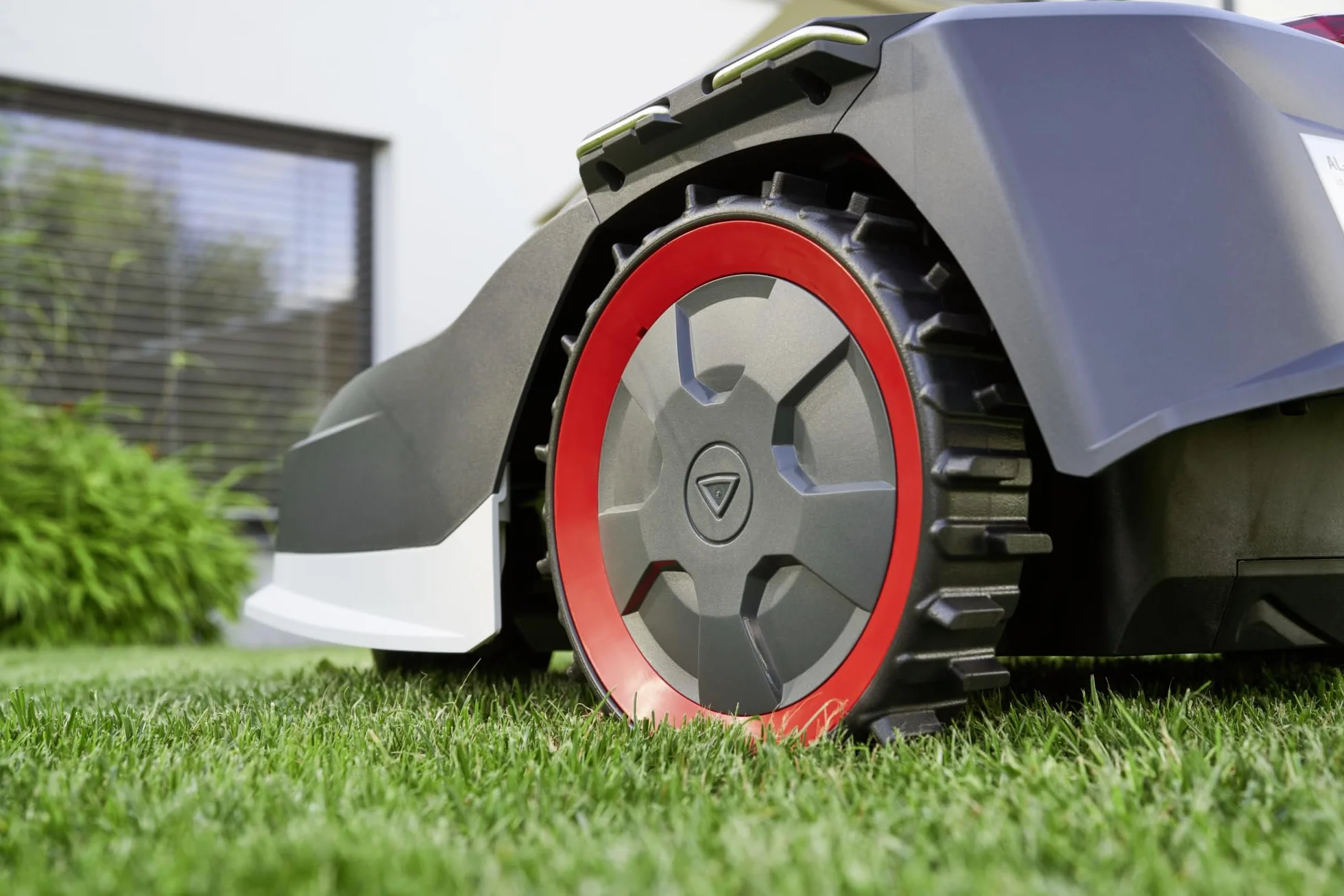 AL-KO Robolinho® robot koszący Robolinho® 550 W, szerokość cięcia 20 cm, akumulator litowo-jonowy 20 V/2,5 Ah, do powierzchni do 550 m², maks. zdolność pokonywania wzniesień 45%, bardzo cicha praca 60