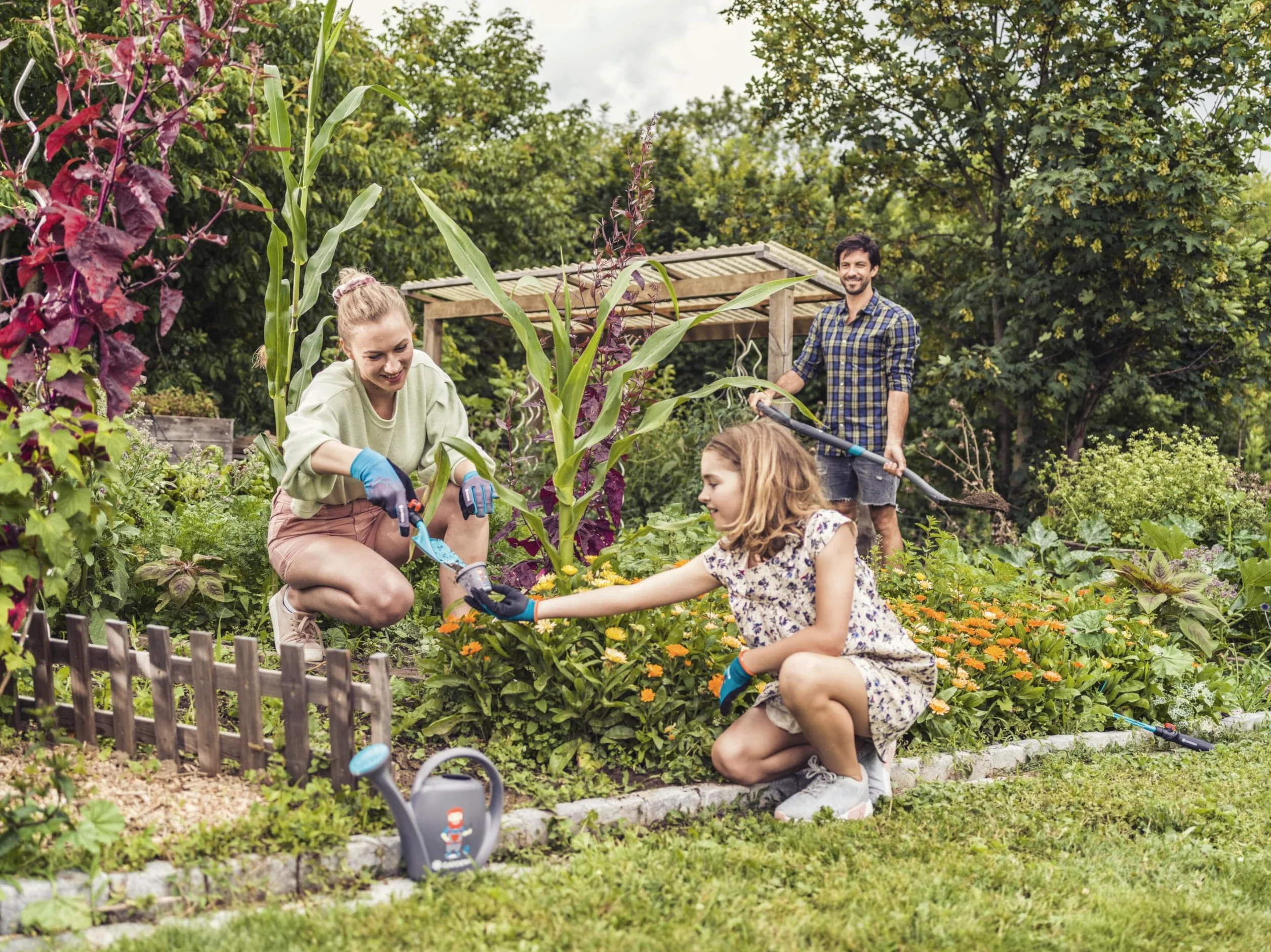 Gardena rękawica ogrodnicza i do pielęgnacji roślin 8/M: Rękawice do wymagających prac w ogrodzie i przy sadzeniu, optymalny chwyt, oddychający materiał siatkowy, mobile touch do smartfona (11501-20)