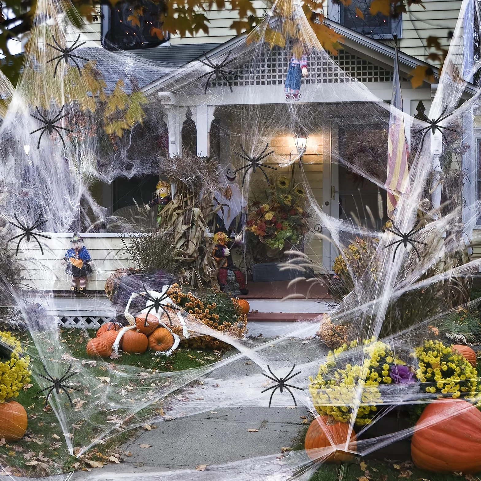 SSKHE Pajęczyna Halloween, 240 g rozszerzalne pajęczyny z 60 realistycznymi fałszywymi pająkami, dekoracja na Halloween, do wewnątrz na zewnątrz ogrodów garażu imprezy nawiedzony dom