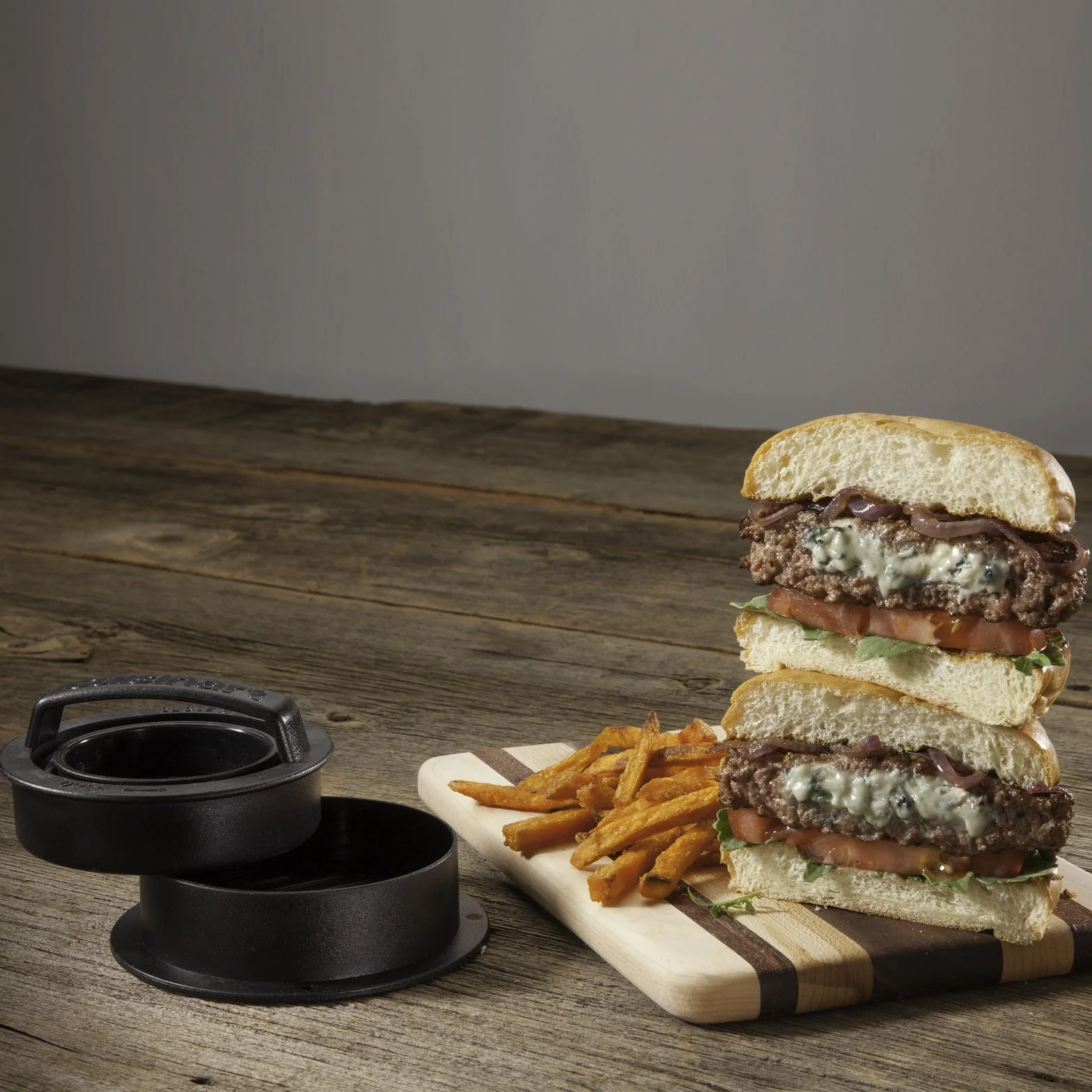 Cuisinart CSBP-100 nieprzywierająca prasa do burgerów 3 w 1, suwaki do grilla 1/4 kg, nadziewane burgery, 1/2 kg, i pasztety 3/4 kg, czarne