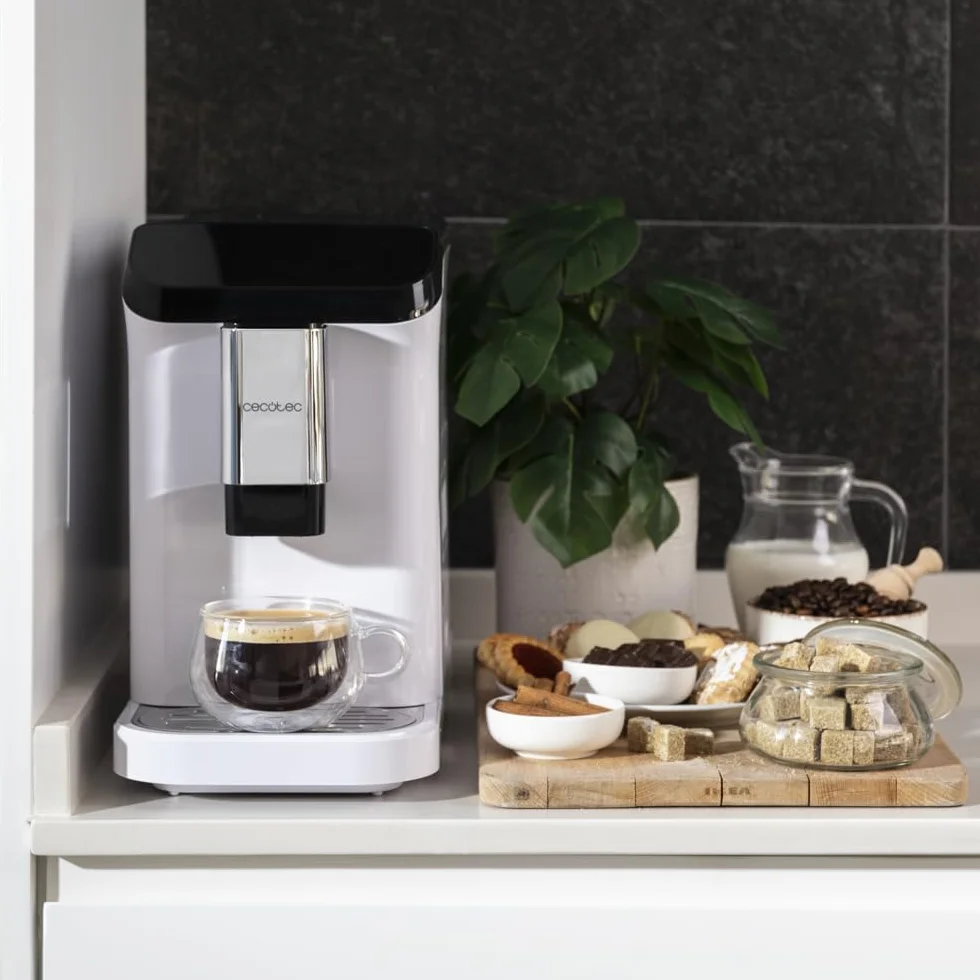 Cecotec Cremmaet Macchia White superautomatyczny ekspres do kawy. 1350 W, termoblok, pompa ciśnieniowa 19 barów, system Plug&Play, zbiornik na kawę ze zintegrowanym młynkiem, automatyczne czyszczenie