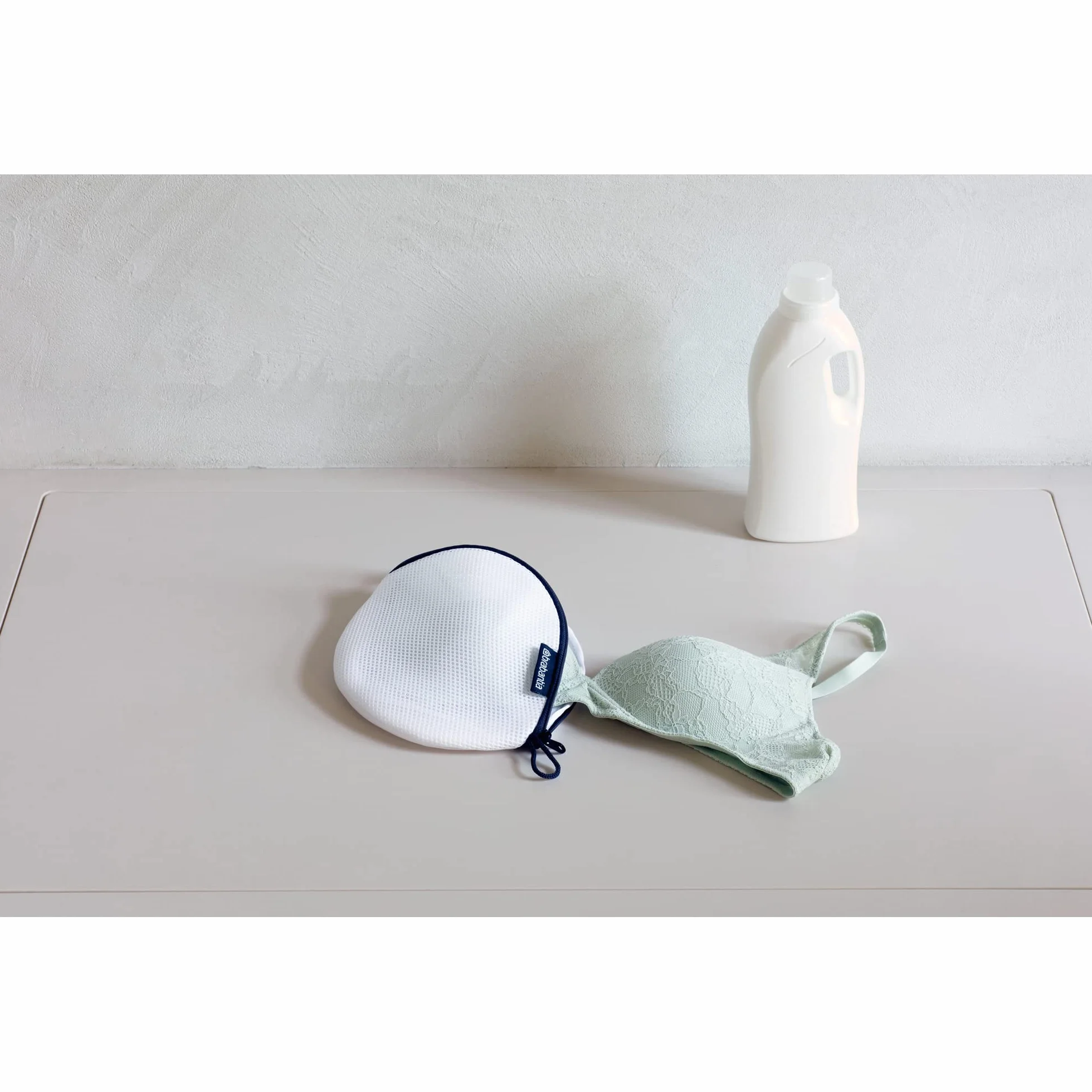 Brabantia - Woreczki do Prania Stanika - Ochronna Torba na Pranie - do Delikatnej Bielizny - Łatwe w Użyciu - Zamek Błyskawiczny - Specjalna Okładka z Taśmy - White - 15.5 x 26.5 x 1.5 cm