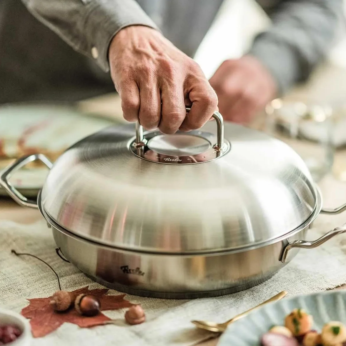Fissler Original Profi Collection patelnia do serwowania ze stali nierdzewnej (Ø 28 cm, 3,0 l) okrągła brytfanna z pokrywką o dużej pojemności, wysoka krawędź, niepowlekana - indukcyjna, srebrna