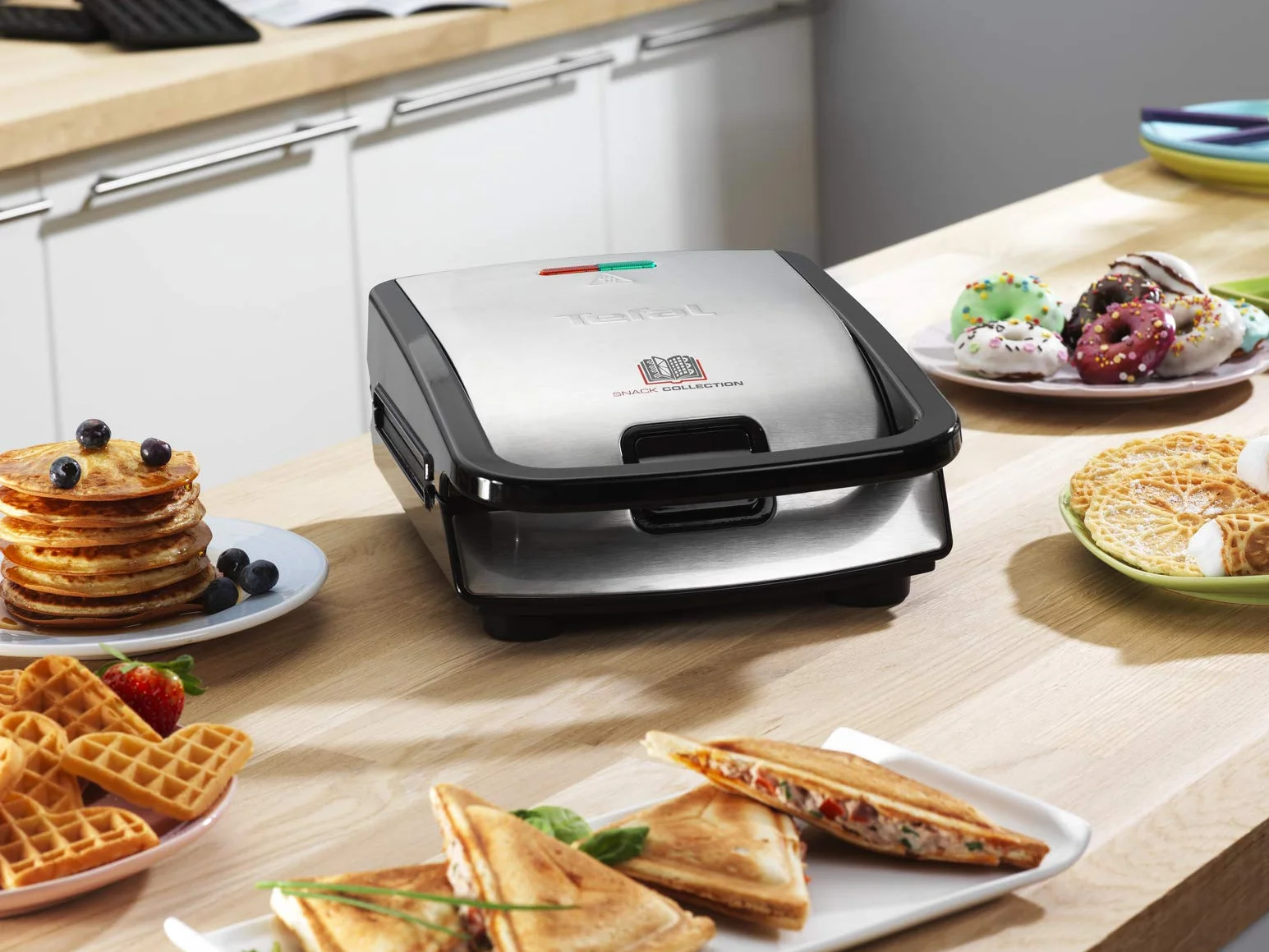 TEFAL SW852D Snack Collection, Opiekacz do kanapek i gofrów, 2 wymienne komplety płyt w zestawie, Moc 700W, Możliwość mycia w zmywarce, srebrny