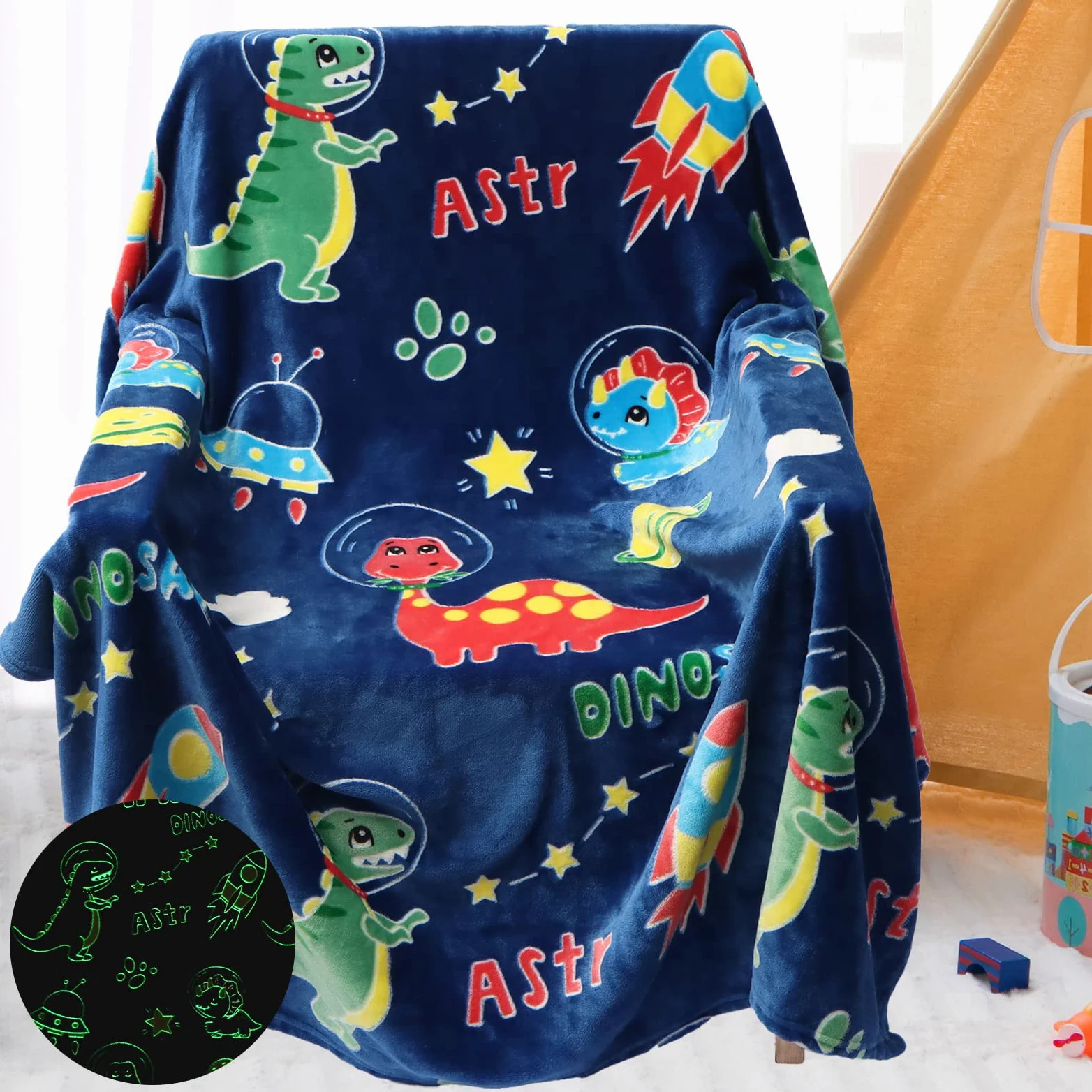 Glow In The Dark Przytulny Koc dla Dzieci, Prezent w Wieku 4-9 Lat, Dinozaury, Świeci w Ciemności, Miękki Koc Flanelowy (Dinozaur)