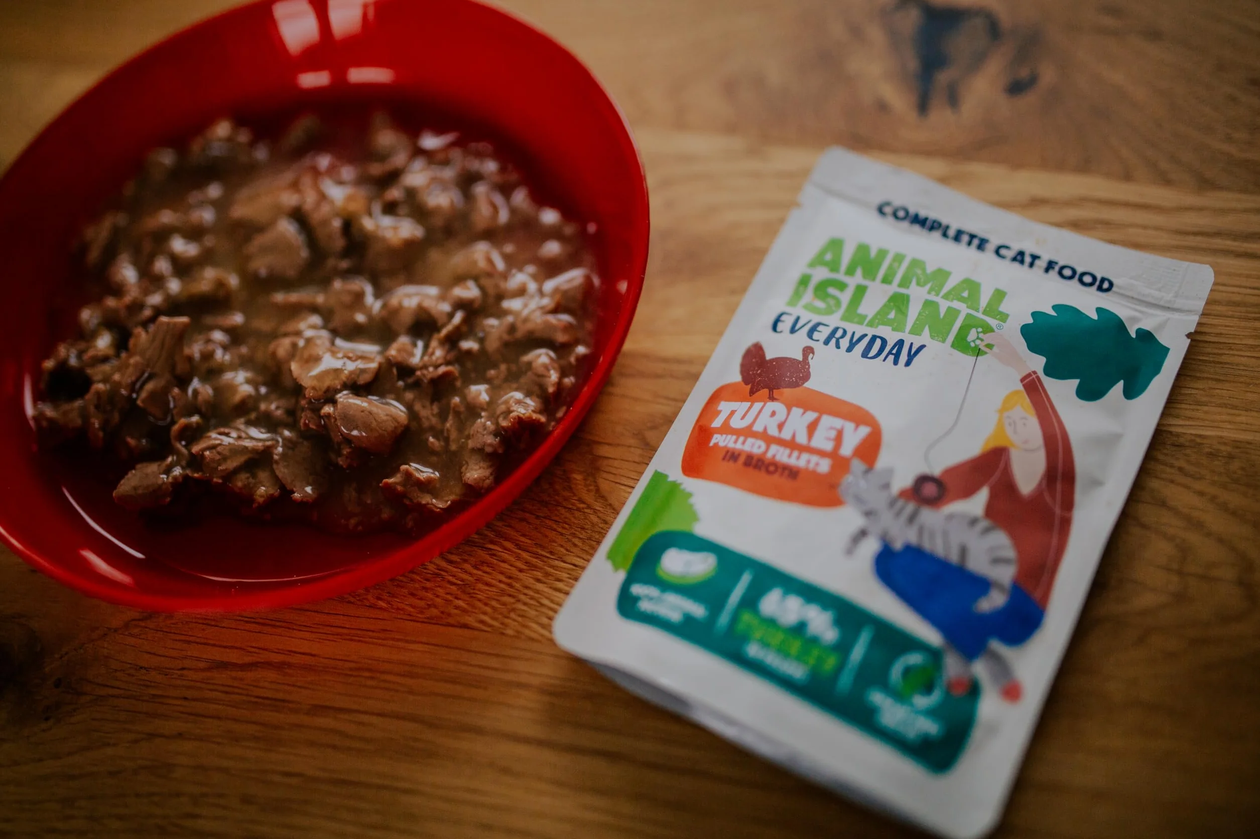 Animal Island Everyday Karma Mokra dla Kotów Dorosłych Szarpane Fileciki z Indyka w Aromatycznym Rosole Pełnoporcjowa Saszetka 12 x 85g
