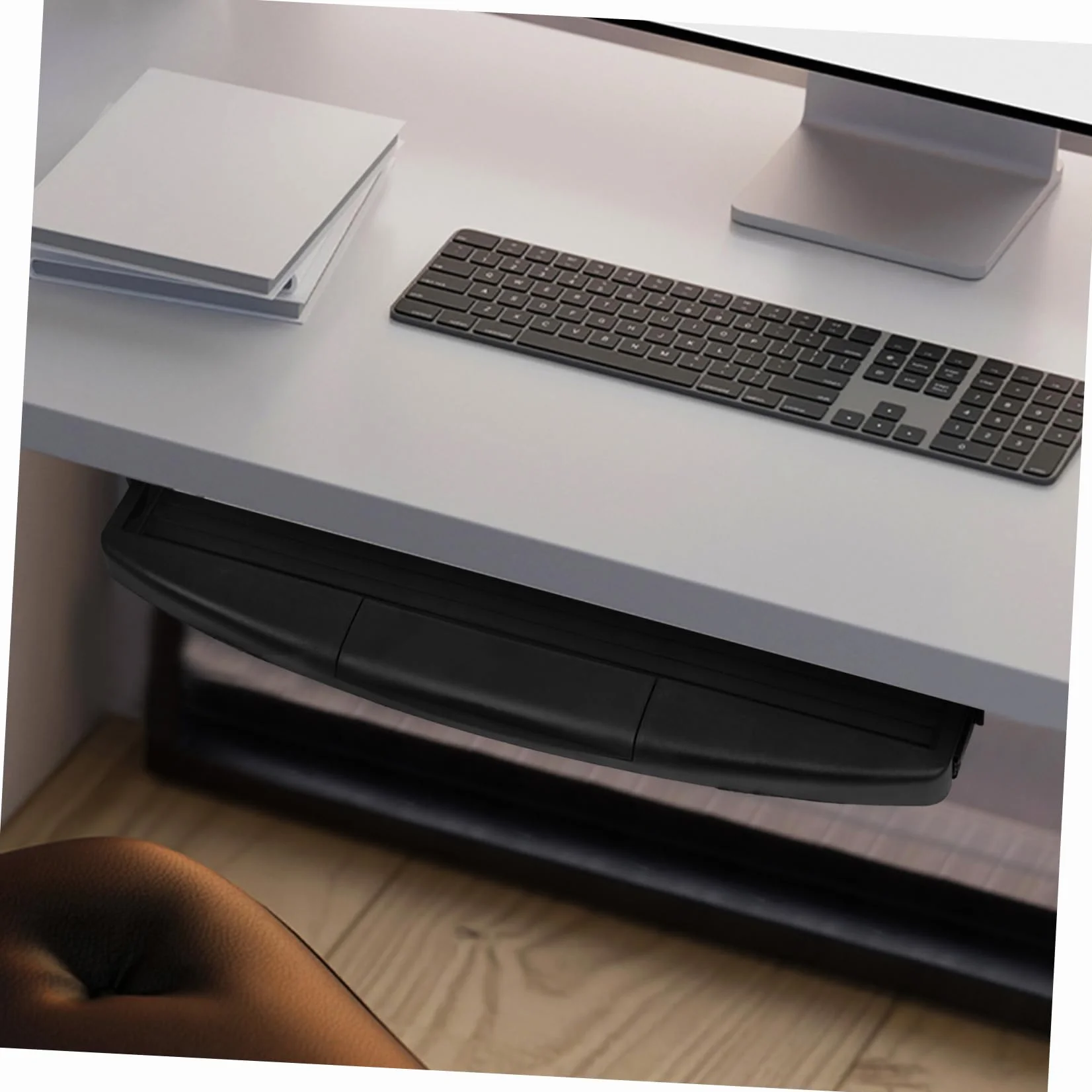 Organizator Klawiatury Pod Biurkiem z Wysuwanym Pojemnikiem Ergonomiczny Stojak Klawiaturę Praktyczny Akcesorium Do Biura Wykonany z Plastiku i Metalu