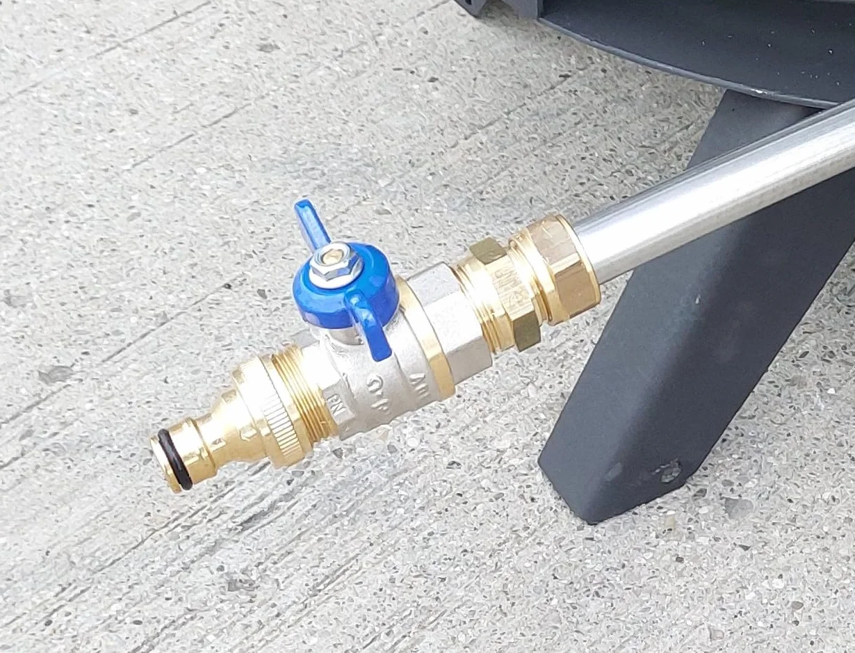 Grzejnik do basenu Feuertonne z 15-metrowym wężem spiralnym ze stali nierdzewnej 18x1mm AISI 316L z przyłączem Gardena