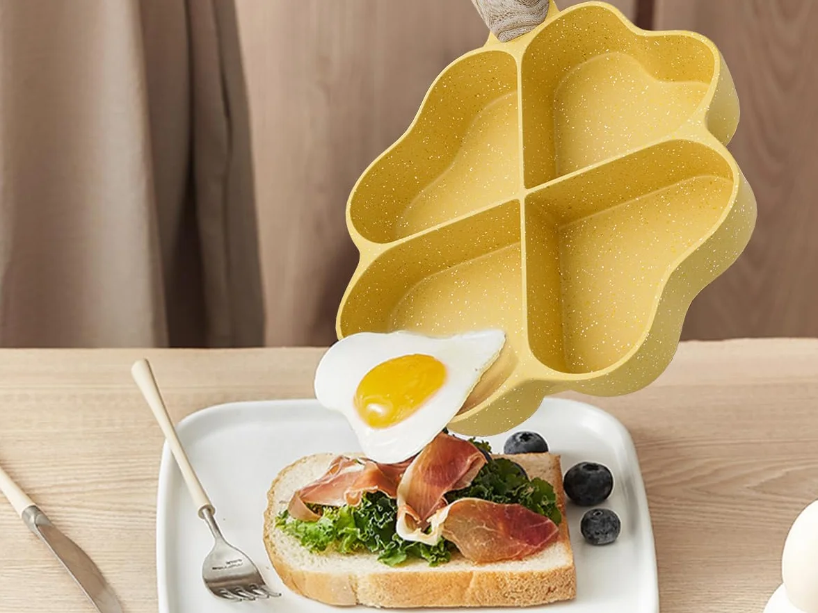 RIOVARM Patelnia do omletów indukcyjnych, nieprzywierająca, 4 otwory, w kształcie serca, patelnia do jajek, powłoka granitowa, kreatywna, urocza patelnia do smażenia bez PFOA, zdrowe naleśniki na