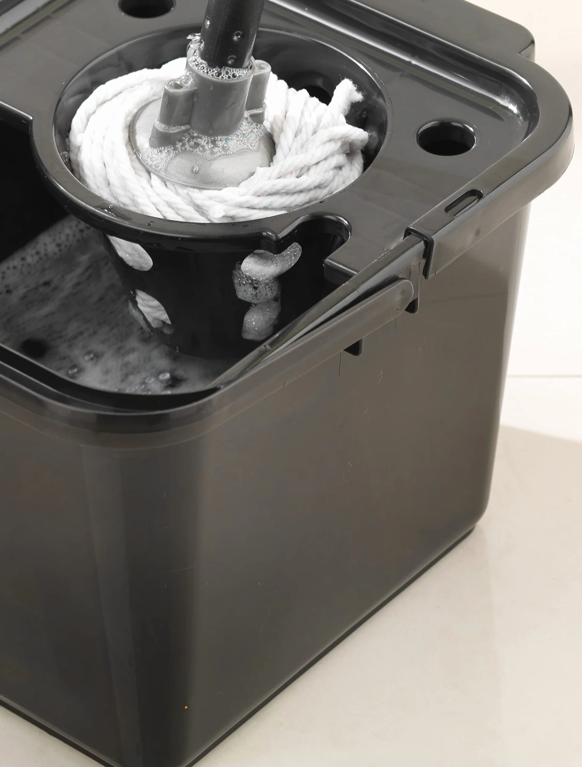 Addis Mop bawełniany wykonany z bawełny pochodzącej z recyklingu z 3-częściowym uchwytem i dodatkową wymienną głowicą mopa, metaliczny i szary. Łatwy montaż
