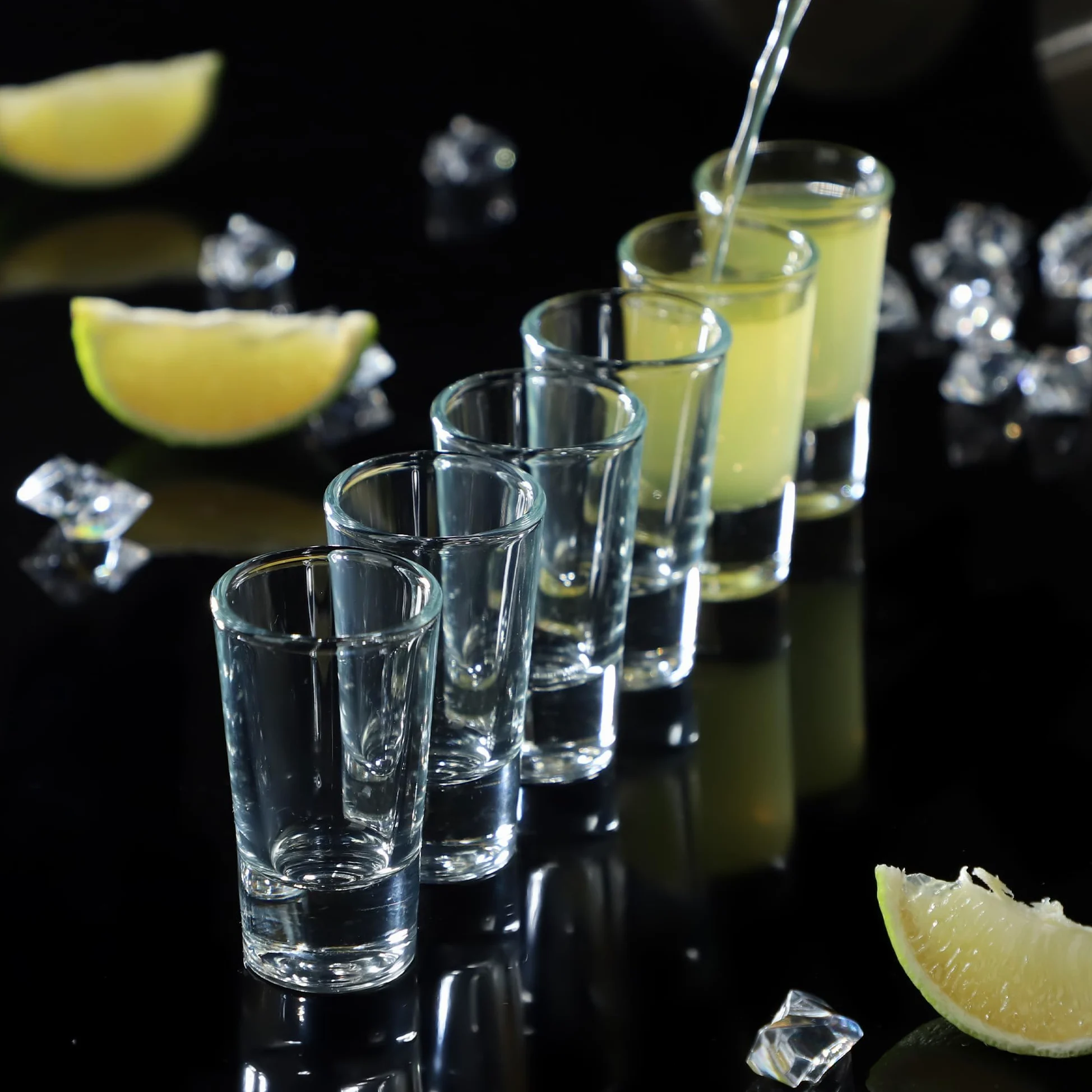 KADAX Zestaw 12 kieliszków do wódki, likierów i tequili, klasyczne, bezołowiowe, przezroczyste szkło, nadaje się do mycia w zmywarce, do wódki, likierów i tequili