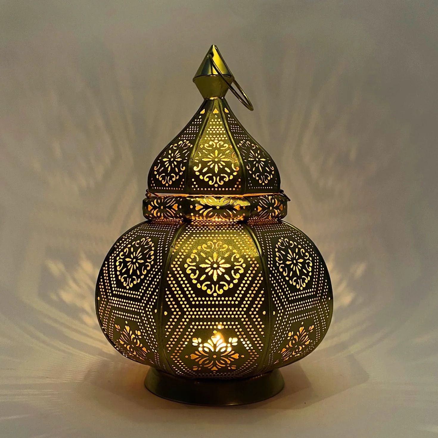 Orientalna latarnia z metalu, maha złota, 28 cm, orientalny marokański lampion ogrodowy, marokański metalowy lampion do użytku na zewnątrz jako latarnia ogrodowa lub wewnątrz jako latarnia stołowa