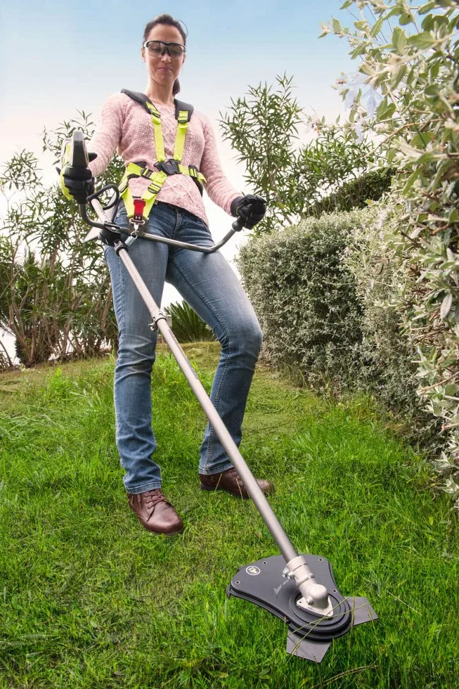 Ryobi Kosa Akumulatorowa 18 V, OBC1820B, Podkaszarka, Szerokość Koszenia 30 cm z Głowicą Żyłkową, 20 cm z Ostrzem Tnącym, Uchwyt Rowerowy, Regulacja Prędkości, bez Akumulatora i Ładowarki