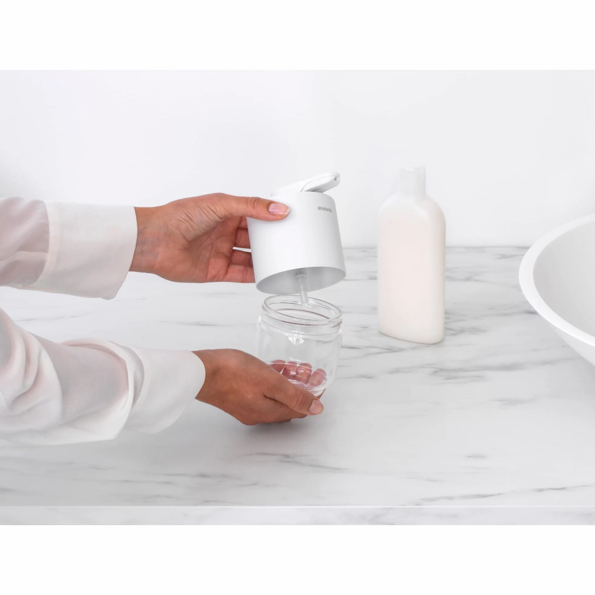 Brabantia - Mindset Dozownik Mydła - Niekapiący Mechanizm Pompki - Łatwy do Uzupełnienia - Wykonany z Odpornego na Korozję Metalu i Szkła - Stylowy Dodatek do Łazienki - Fresh White - 200 ml