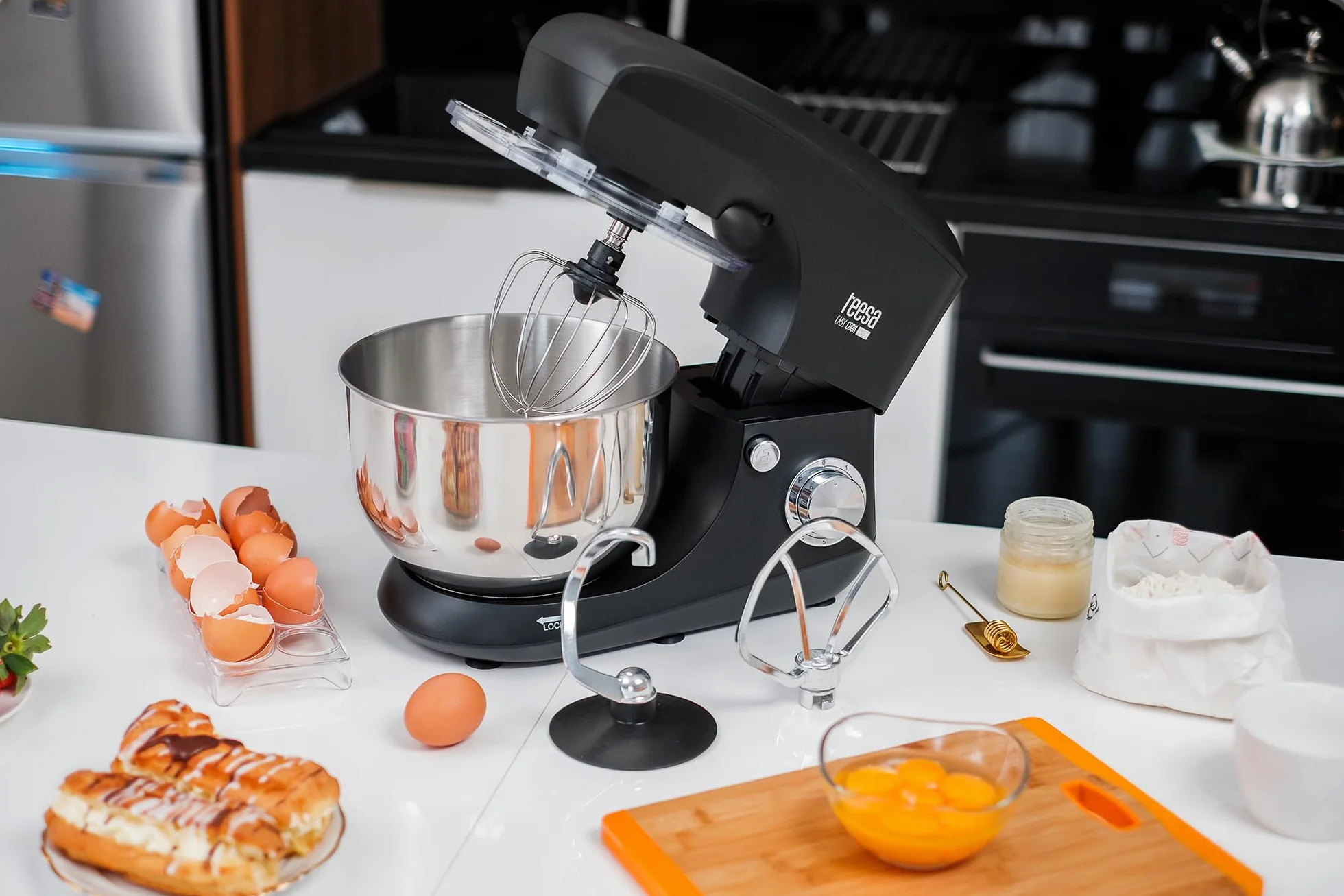 Teesa Robot Kuchenny EASY COOK SINGLE 1400 W Regulacja Prędkości Misa 5,5 L Funkcja Pracy Pulsacyjnej TSA3545-B Czarny