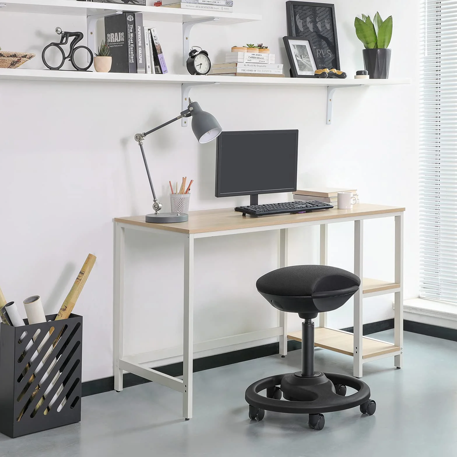 SONGMICS Dynamiczny stołek roboczy, ergonomiczne obrotowe krzesło biurowe z kółkami, bardzo duże siedzisko, nachylenie 10°, regulowana wysokość, grube wypełnienie, czarny OSC06BK