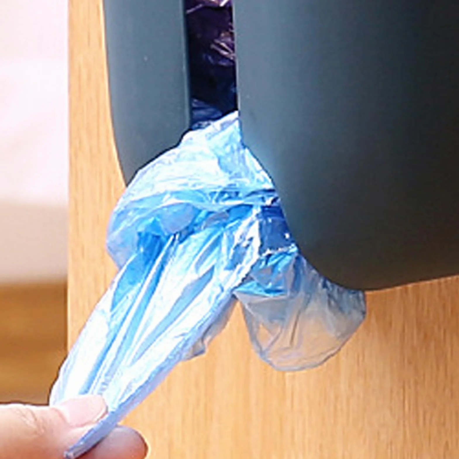Uchwyt na Torebki z Zakupami z Widocznym Otworem Dolnym i Zabezpieczeniem Stalowym, Plastikowy Dozownik do Kuchni, Pralni, Małych Mieszkań