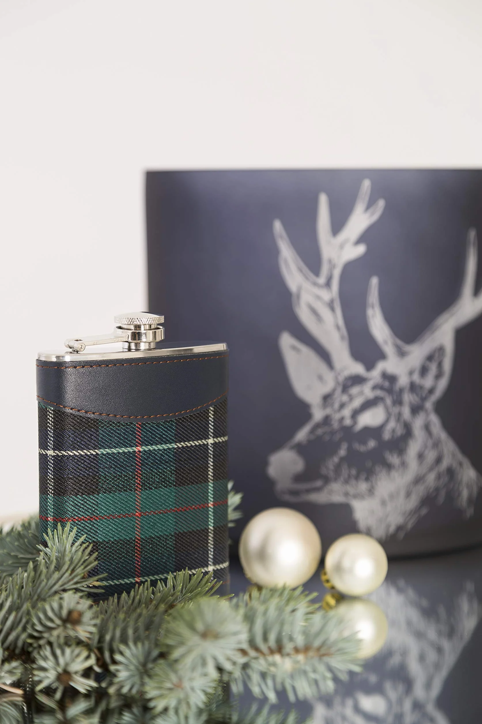 Piersiówka do domu wewnątrz i na zewnątrz, 226 g, stal nierdzewna/zielony tartan