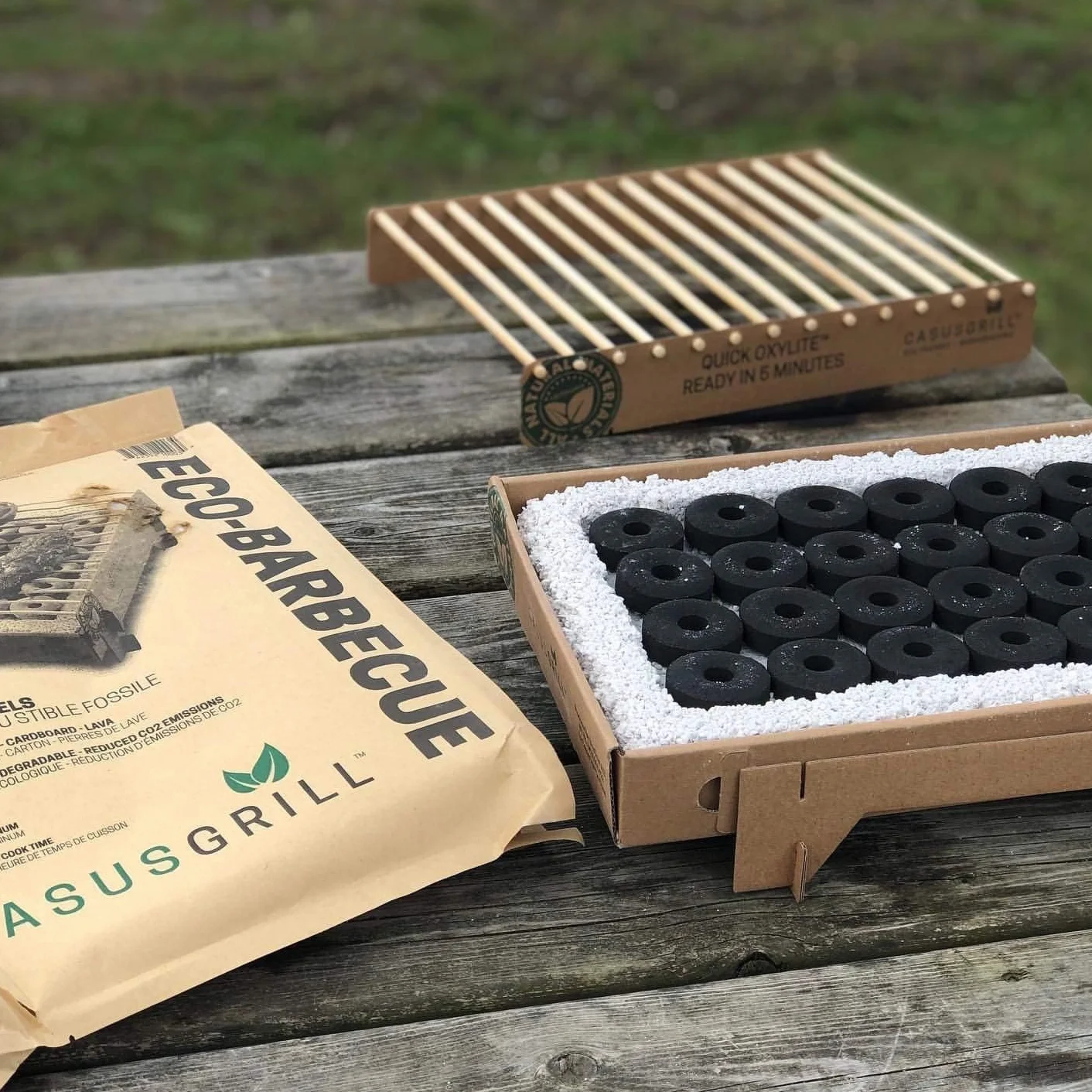 BURI grill jednorazowy, ekologiczny, 100% ekologiczny, bezdymny, 31 x 24 cm, węgiel bambusowy i ruszt do grillowania, naturalne materiały, mniej emisji CO2, 5 min gotowy do uruchomienia